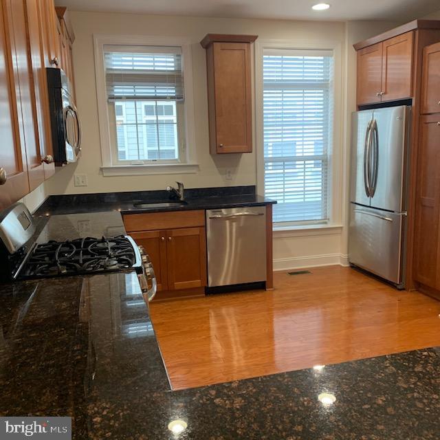 BUCKINGHAM COMMONS - Residential Lease