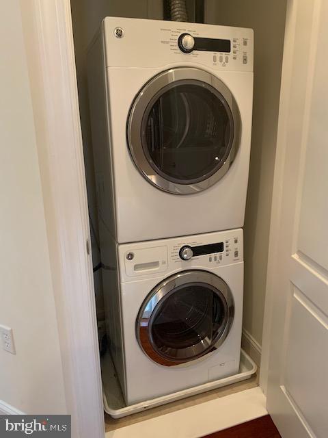 BUCKINGHAM COMMONS - Residential Lease