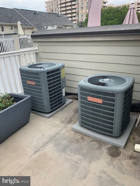 BUCKINGHAM COMMONS - Residential Lease