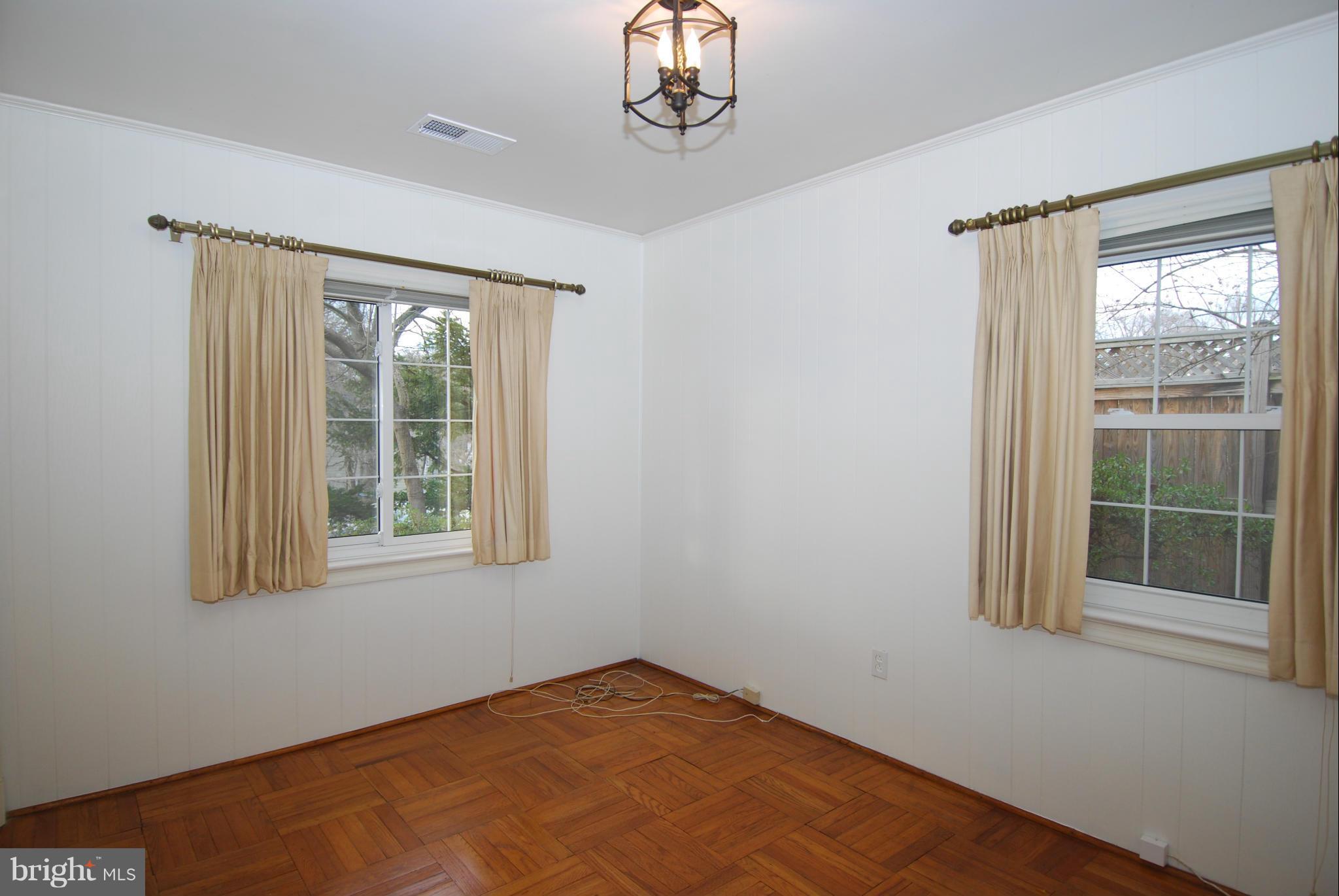 COUNTRY CLUB MANOR - Residential Lease