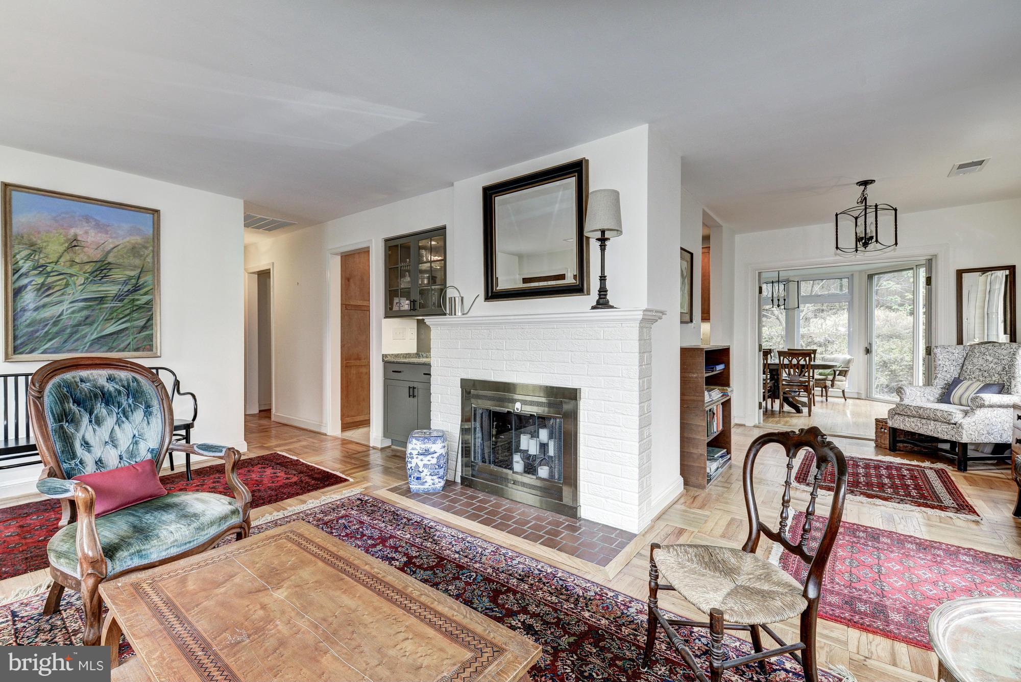 COUNTRY CLUB MANOR - Residential Lease