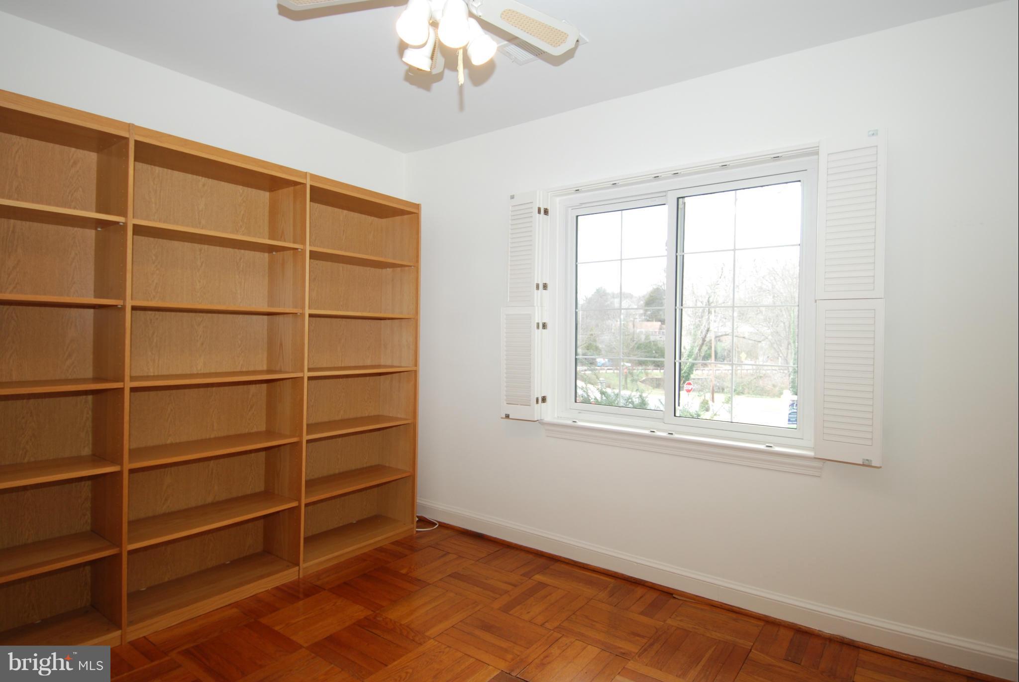 COUNTRY CLUB MANOR - Residential Lease