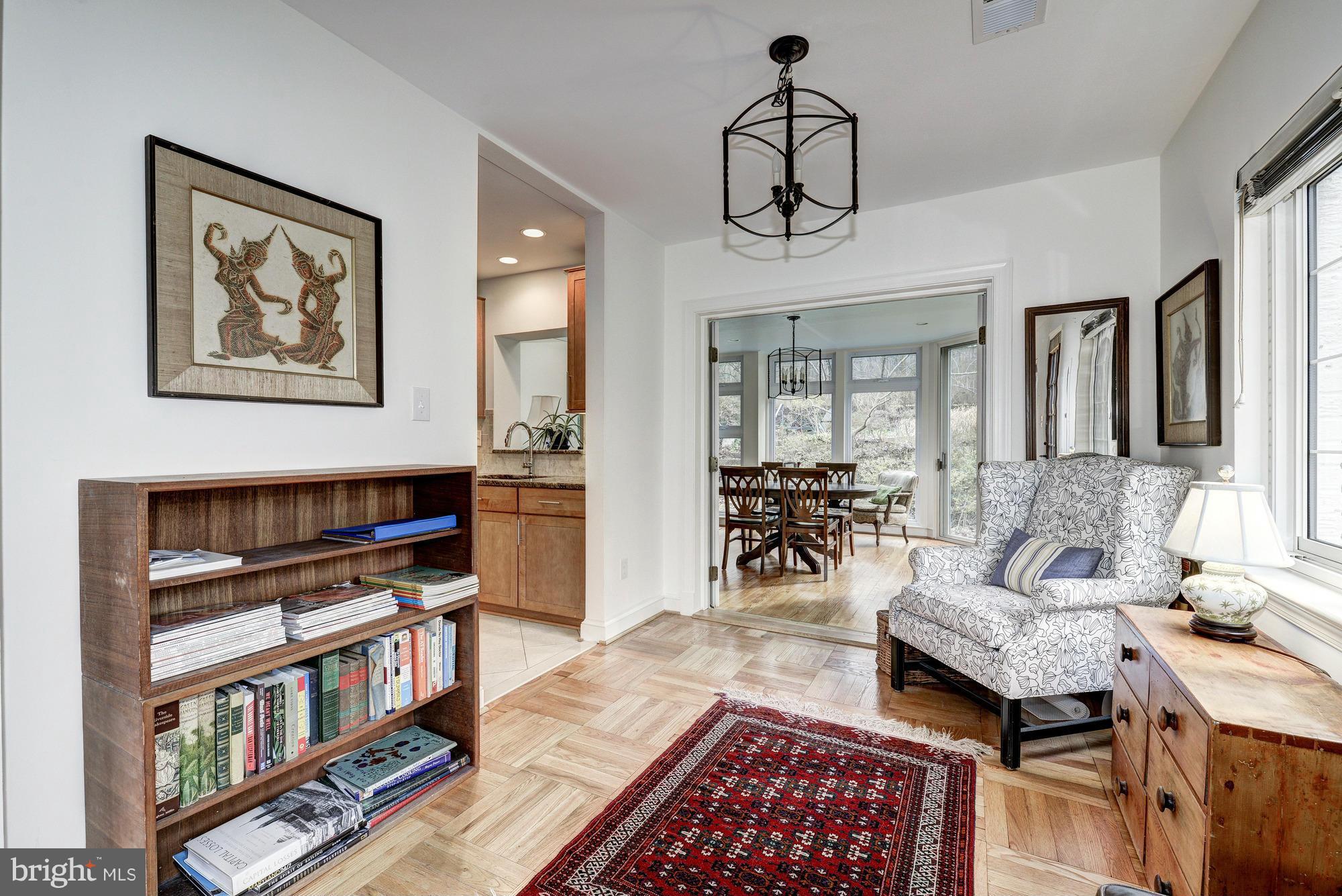 COUNTRY CLUB MANOR - Residential Lease