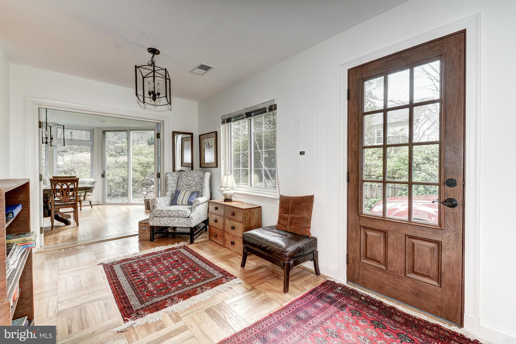 COUNTRY CLUB MANOR - Residential Lease