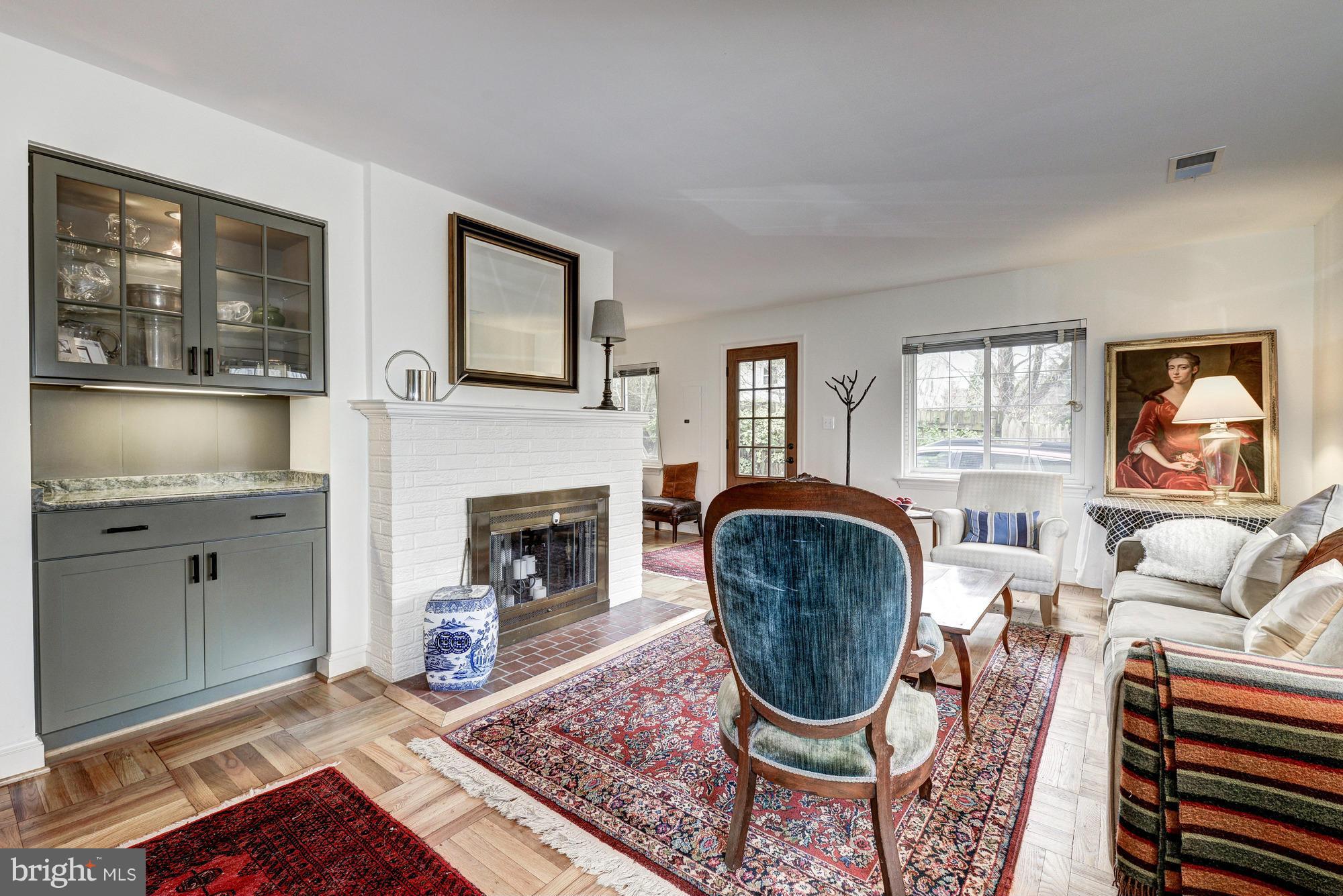 COUNTRY CLUB MANOR - Residential Lease