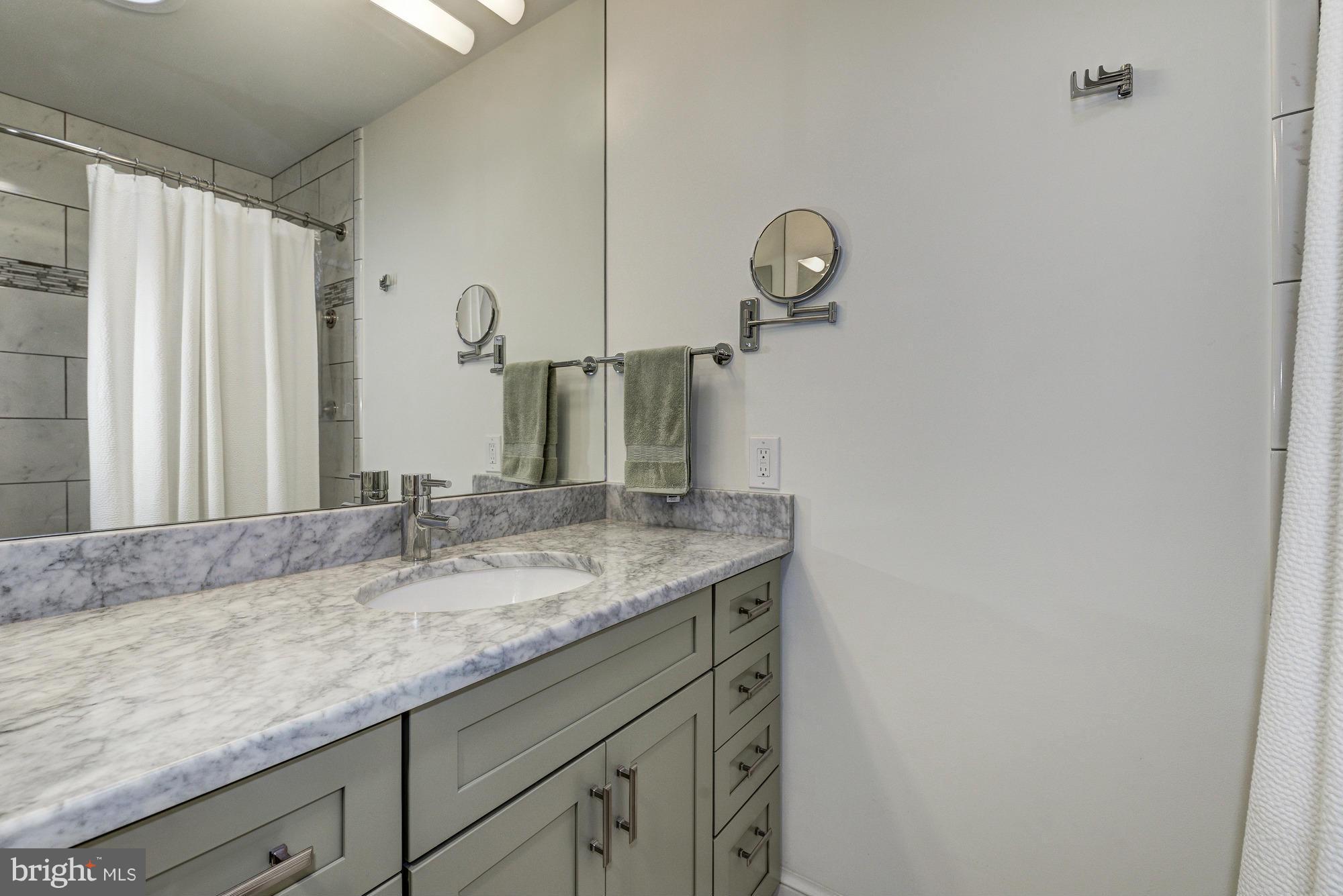 COUNTRY CLUB MANOR - Residential Lease