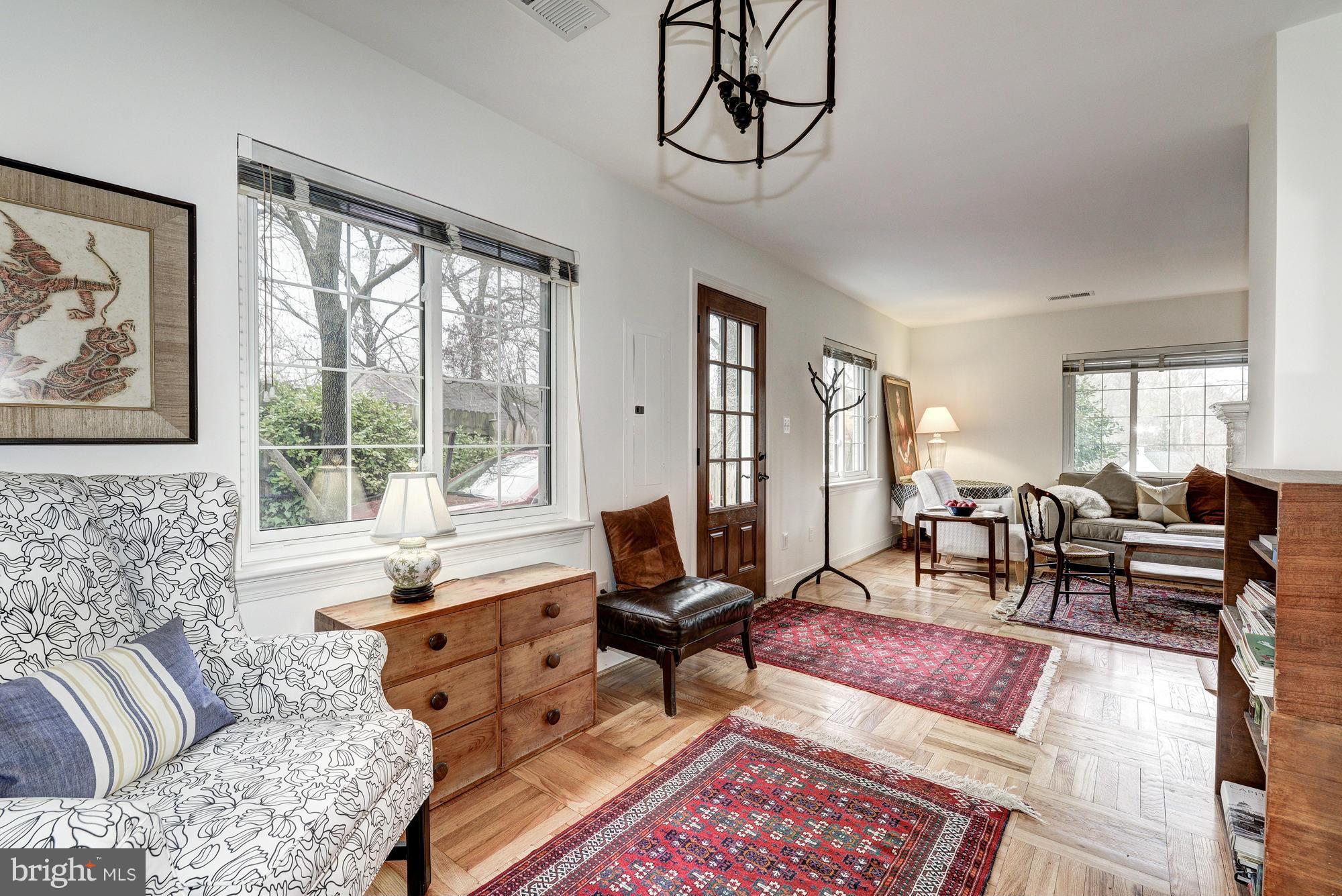 COUNTRY CLUB MANOR - Residential Lease