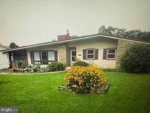 Homes For Sale - 11 Magnolia Drive<br/> LOCK HAVEN, PA 17745