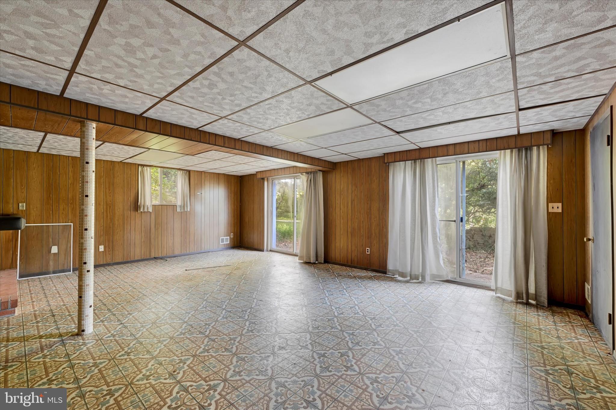 MANOR WOODS - Residential