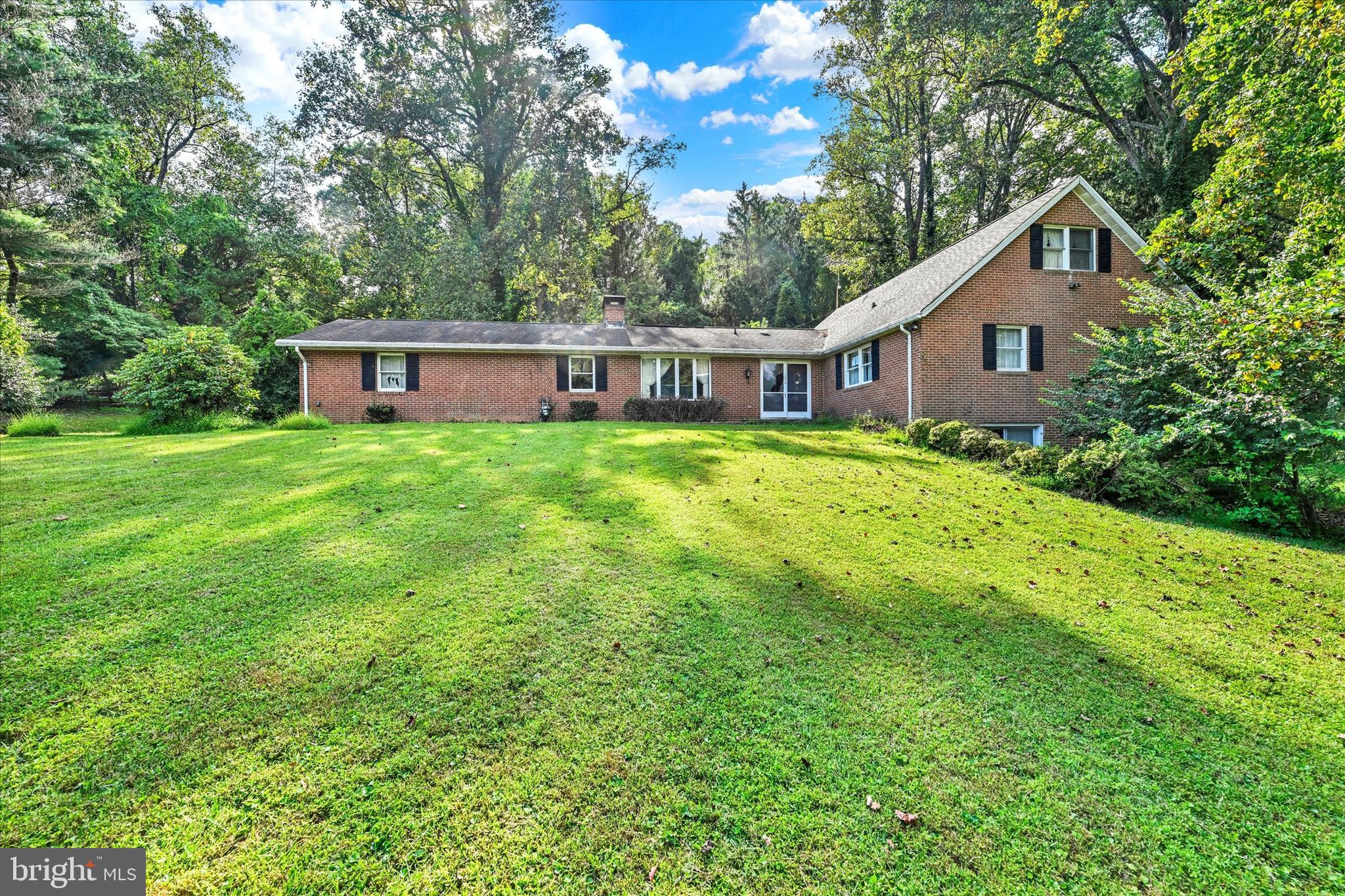 MANOR WOODS - Residential