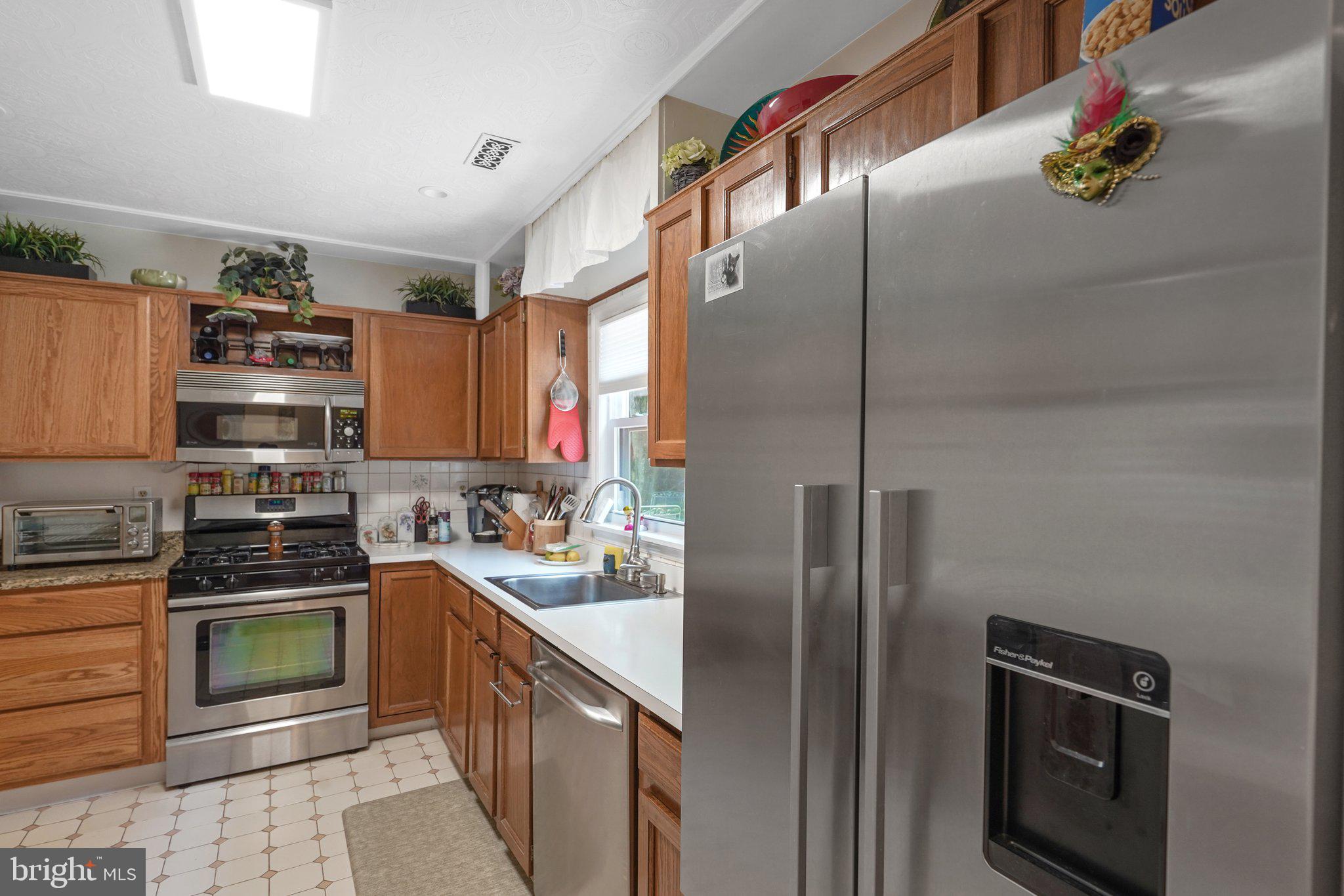 WILLIAMSBURG VILLAGE - Residential