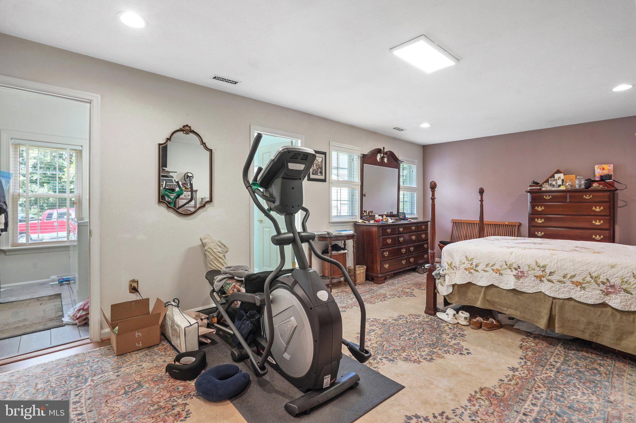 WILLIAMSBURG VILLAGE - Residential