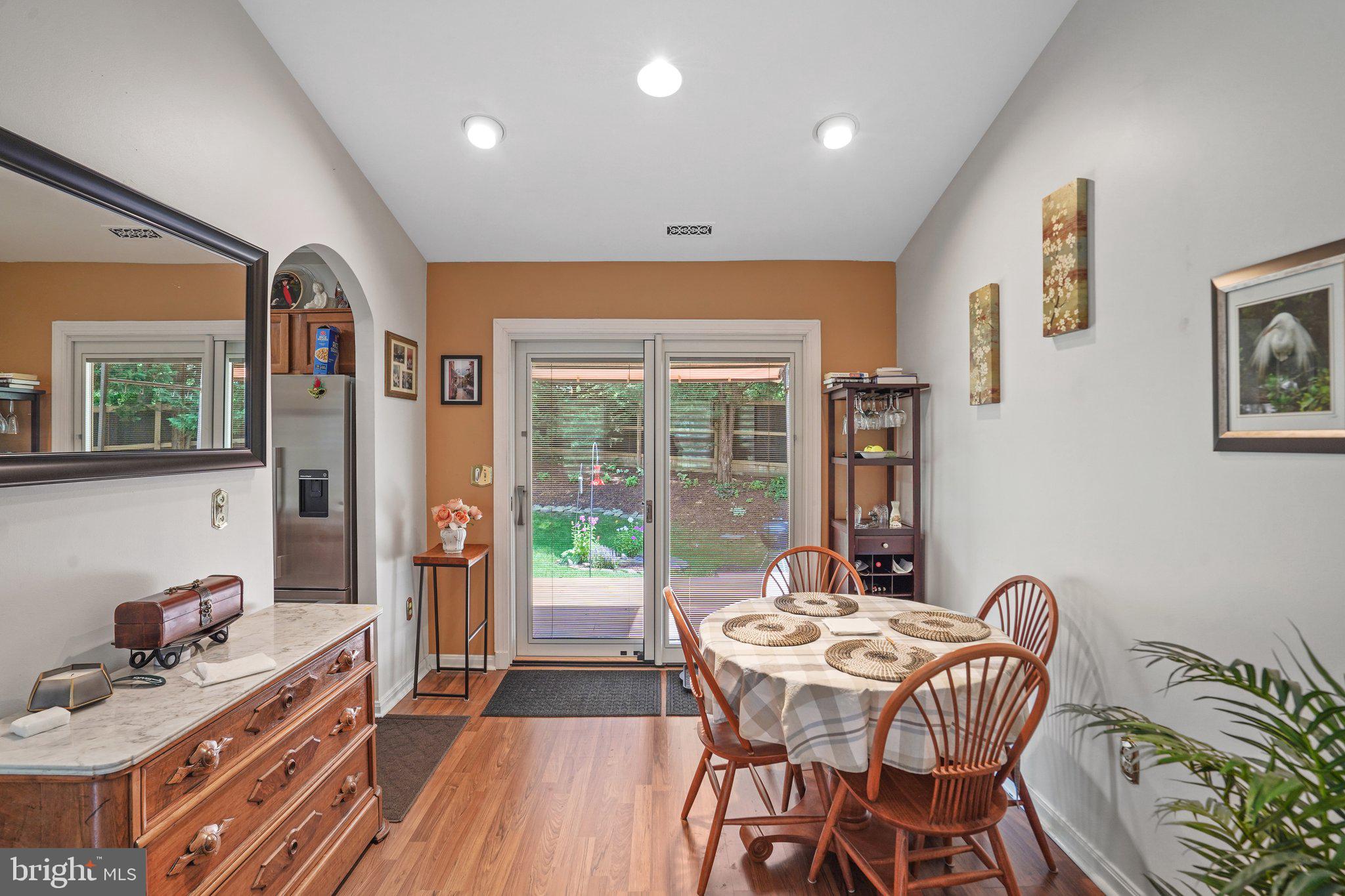 WILLIAMSBURG VILLAGE - Residential