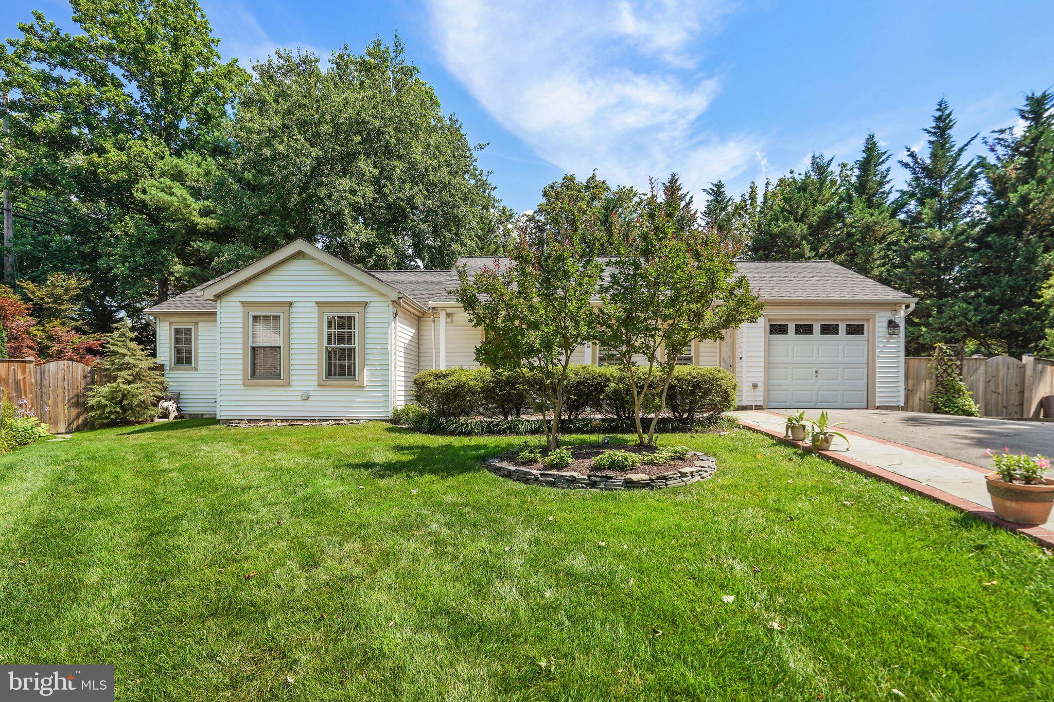 WILLIAMSBURG VILLAGE - Residential