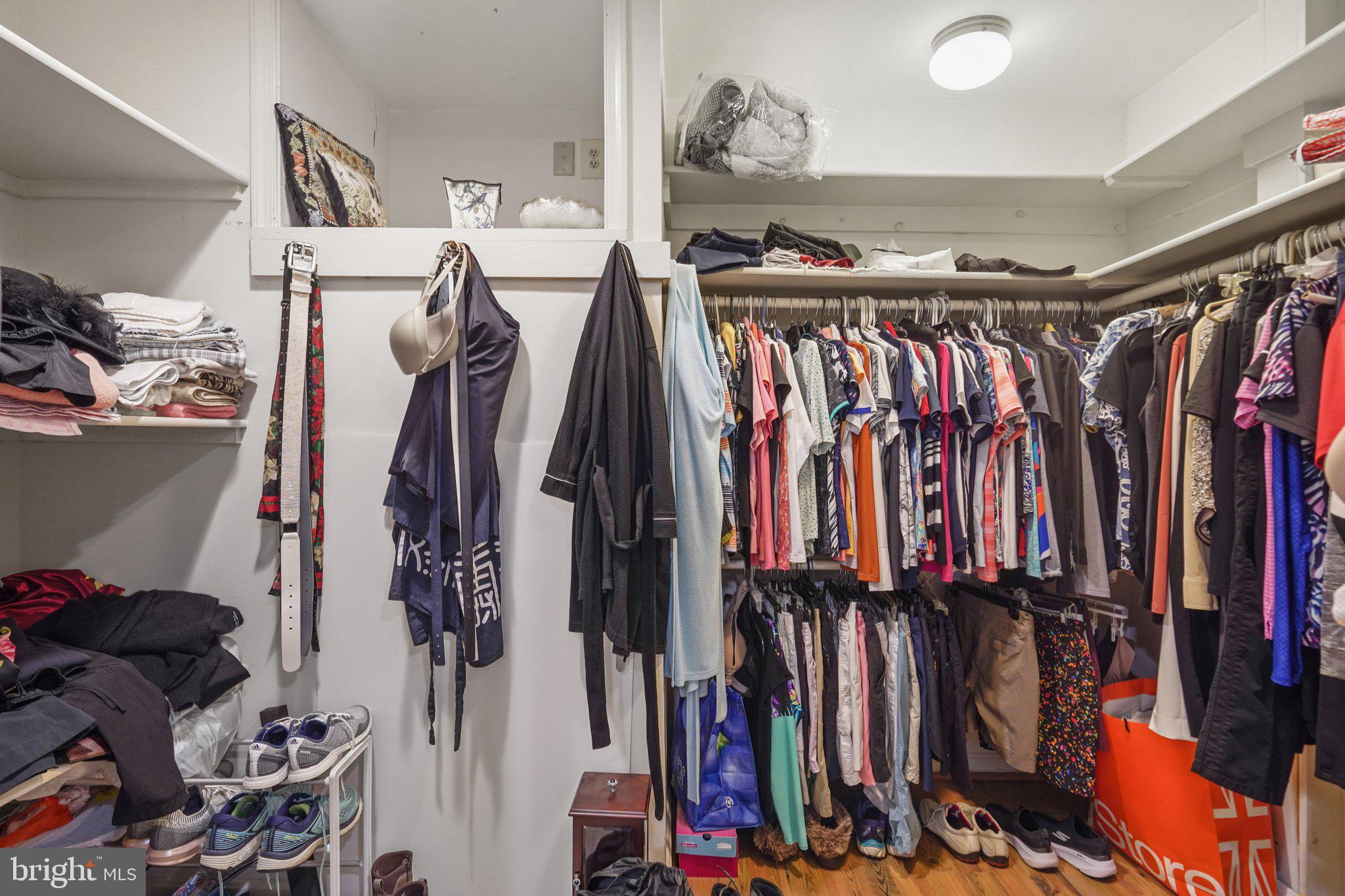 WILLIAMSBURG VILLAGE - Residential