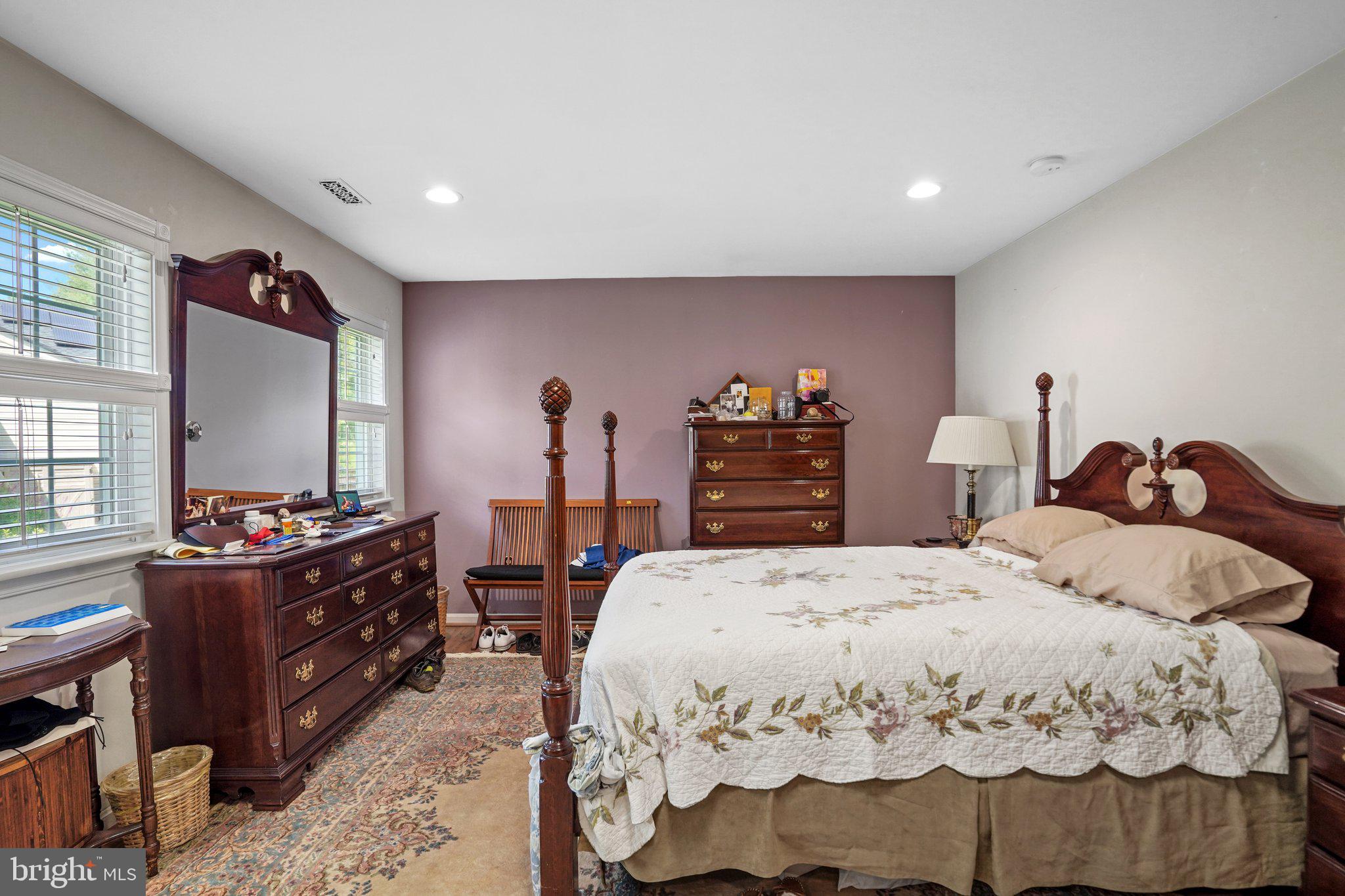 WILLIAMSBURG VILLAGE - Residential