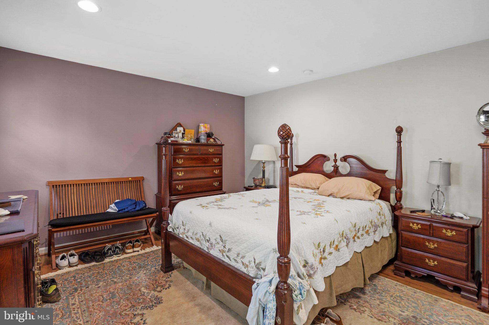 WILLIAMSBURG VILLAGE - Residential