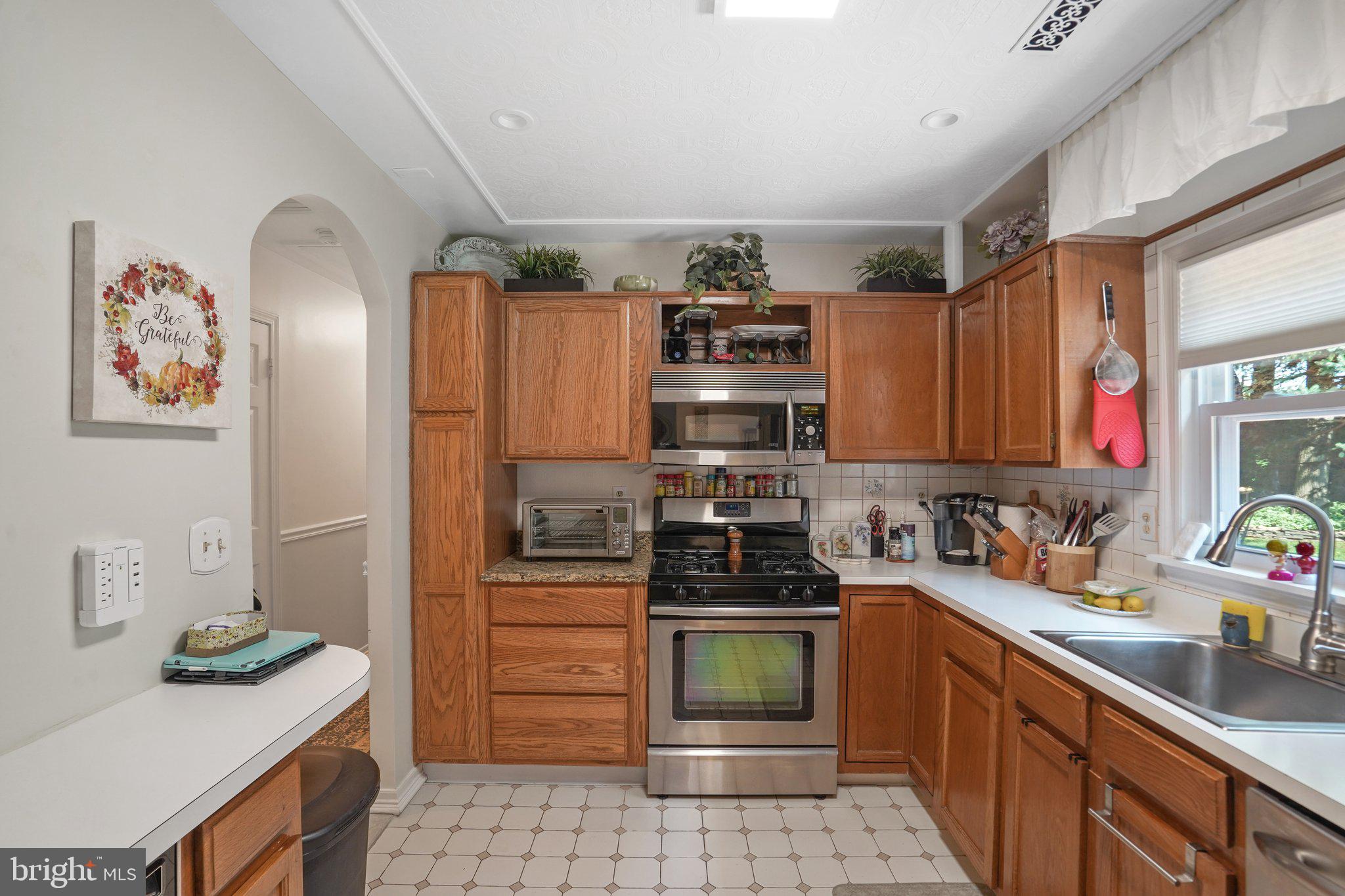 WILLIAMSBURG VILLAGE - Residential