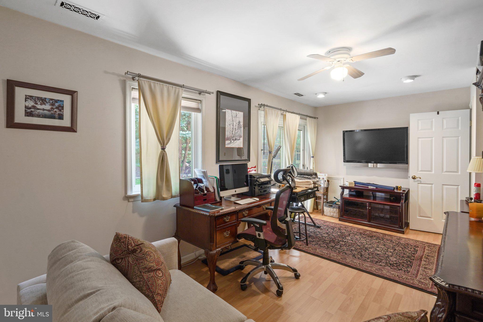 WILLIAMSBURG VILLAGE - Residential