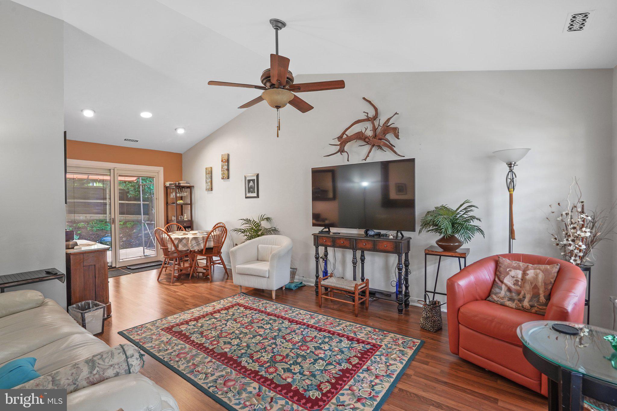 WILLIAMSBURG VILLAGE - Residential