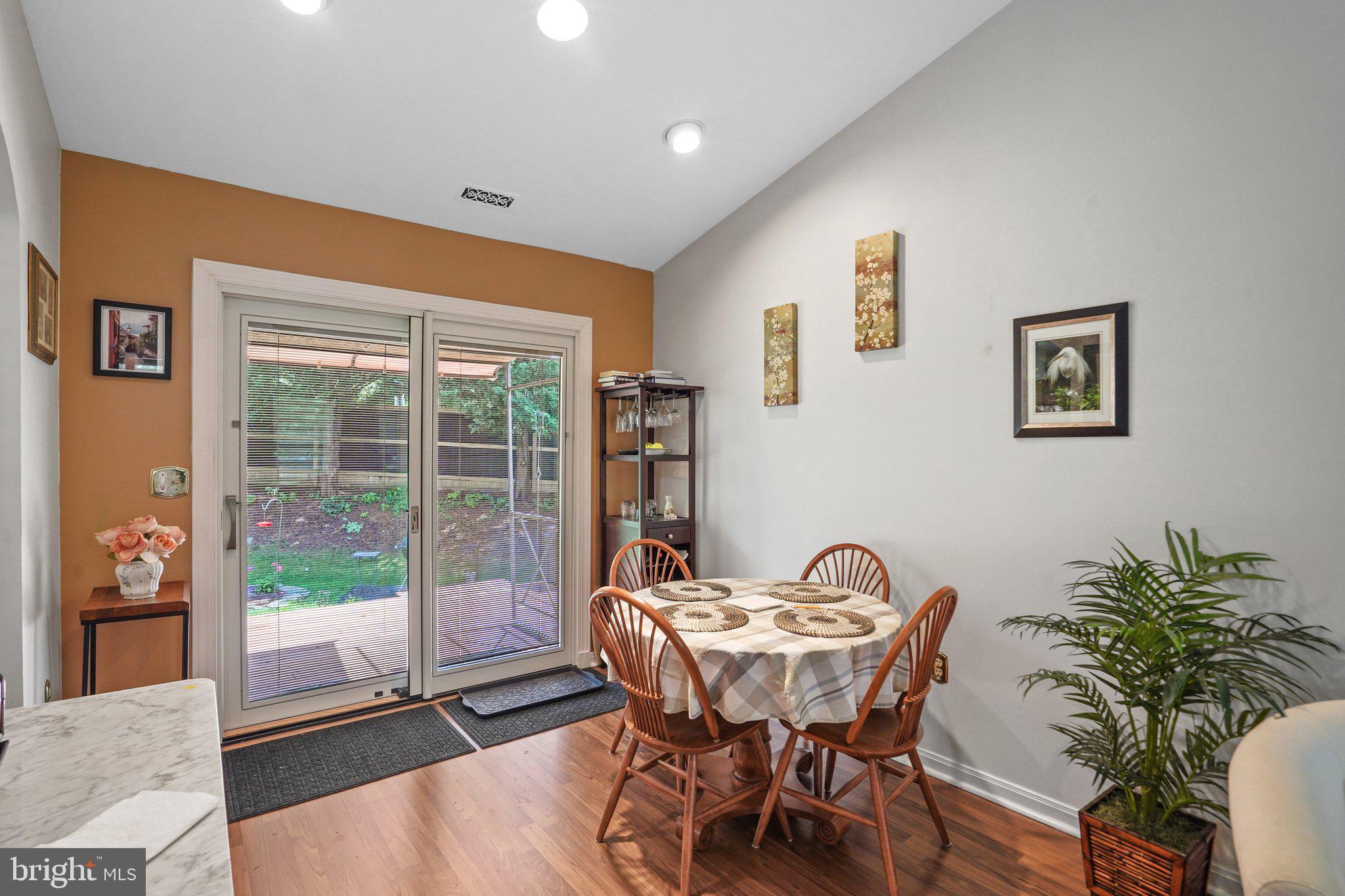 WILLIAMSBURG VILLAGE - Residential