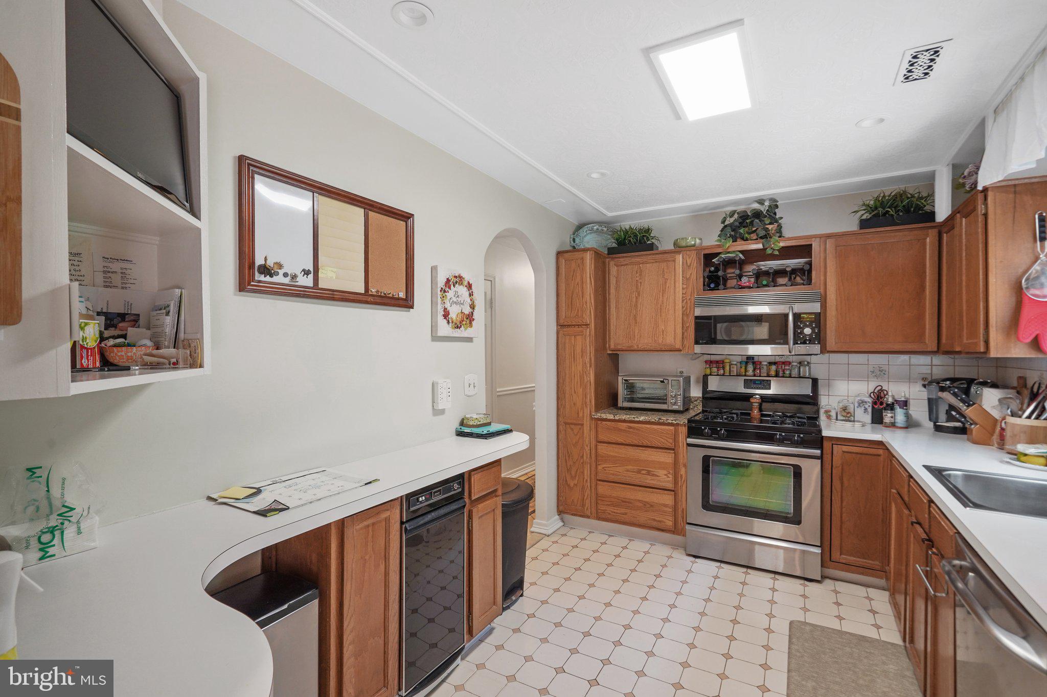 WILLIAMSBURG VILLAGE - Residential