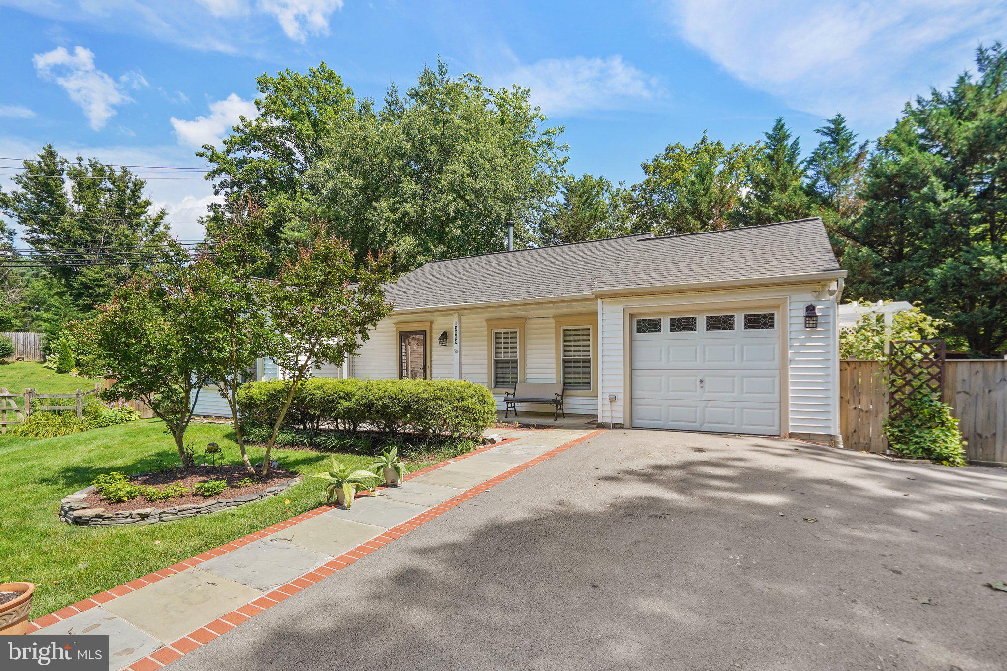 WILLIAMSBURG VILLAGE - Residential