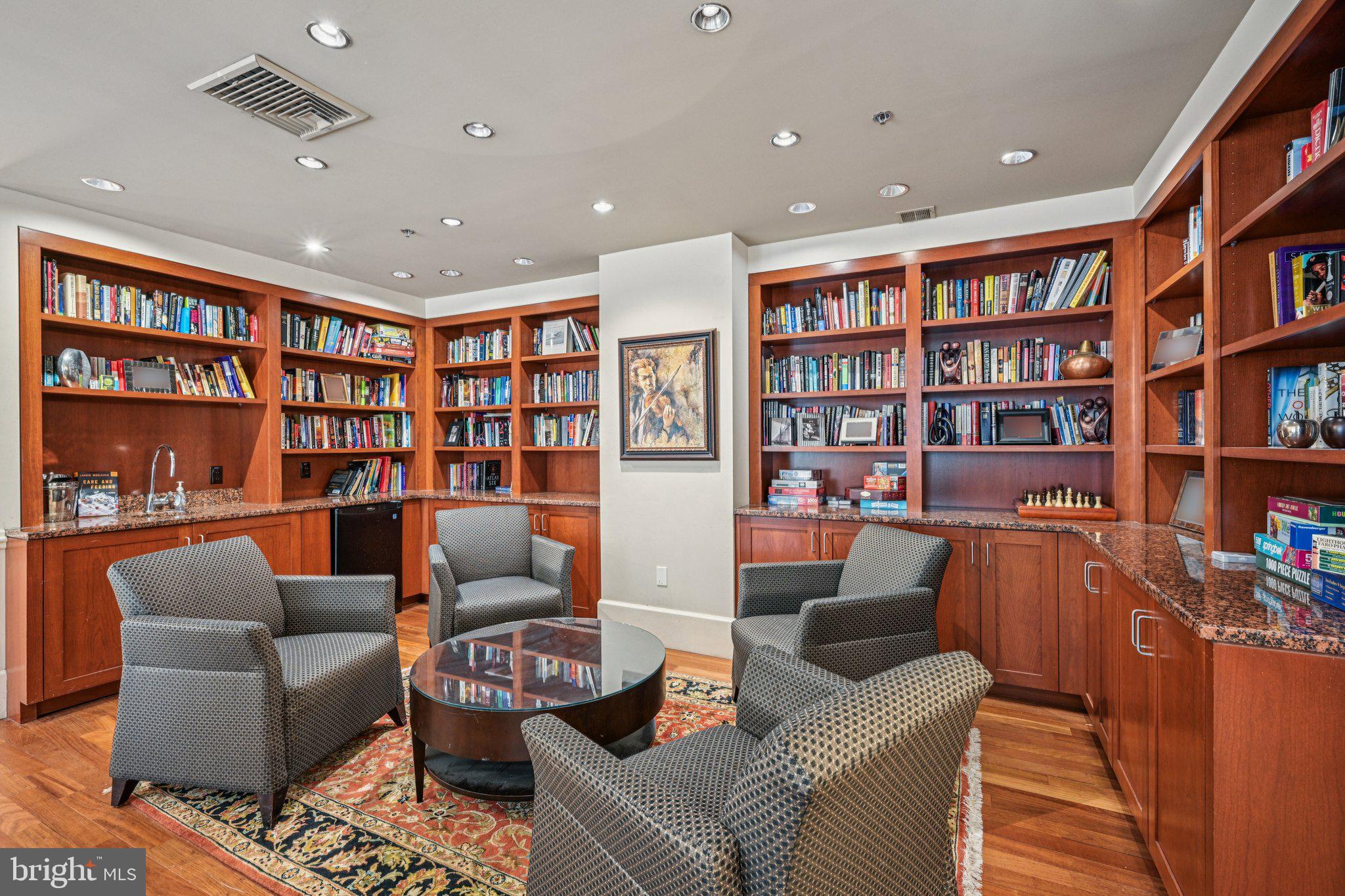 SOCIETY HILL - Residential