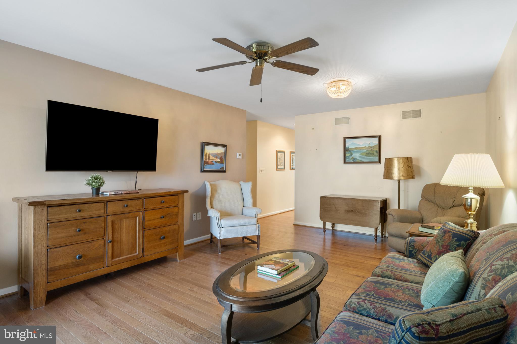 WHITE OAK MANOR - Residential