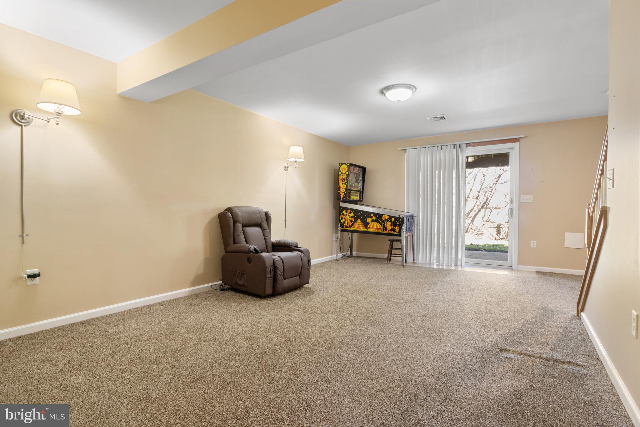 WHITE OAK MANOR - Residential