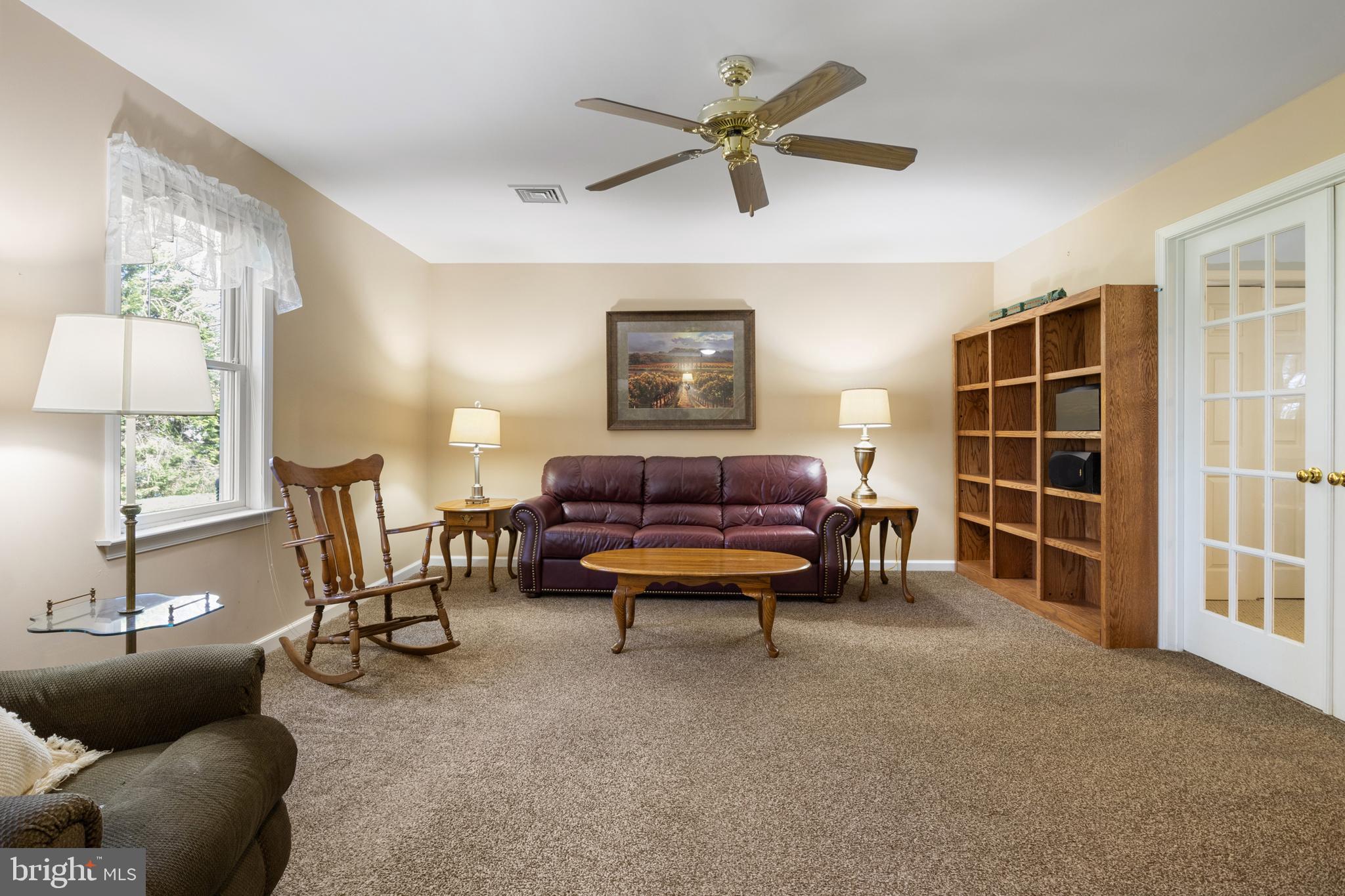 WHITE OAK MANOR - Residential