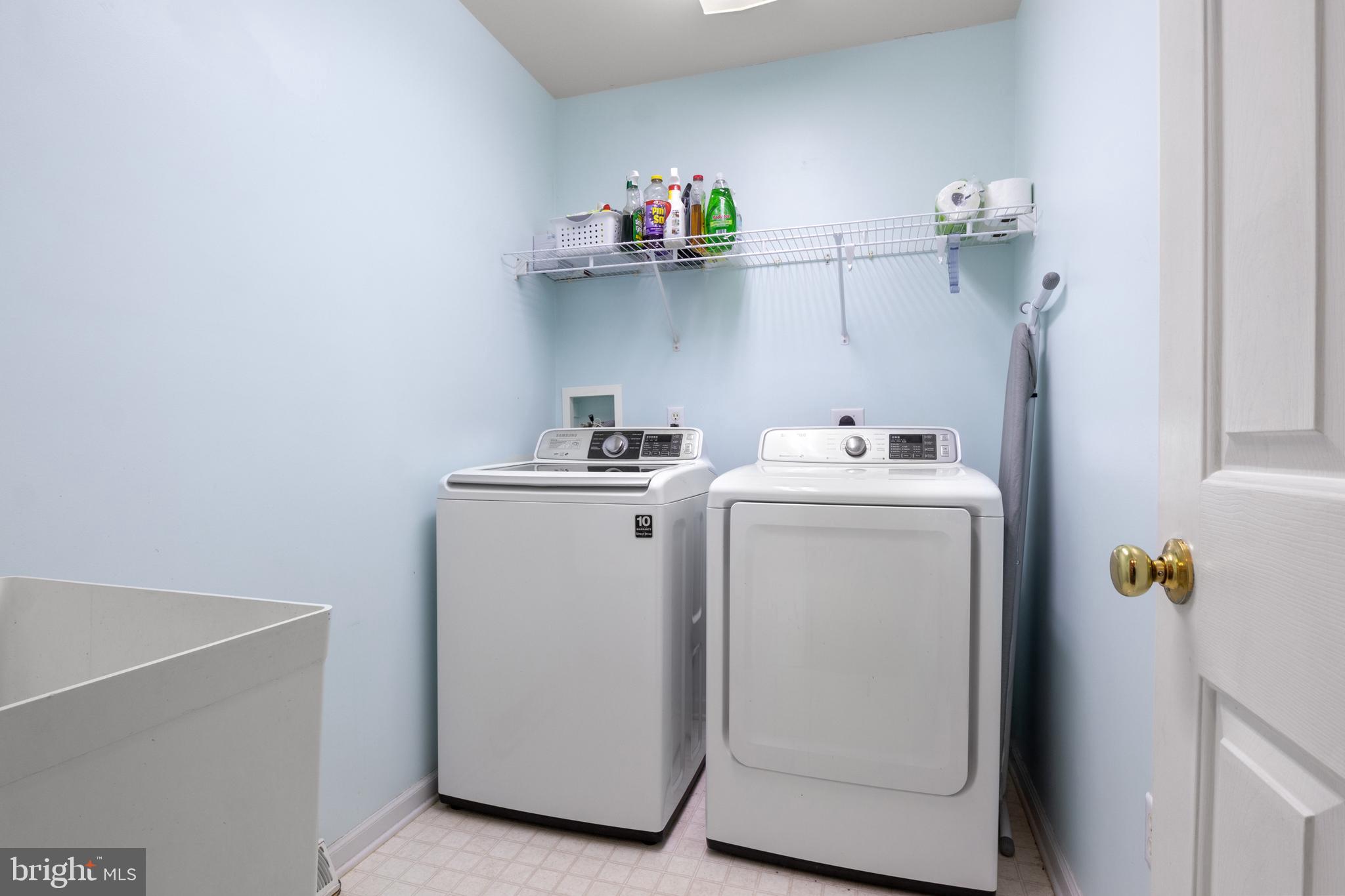 WHITE OAK MANOR - Residential