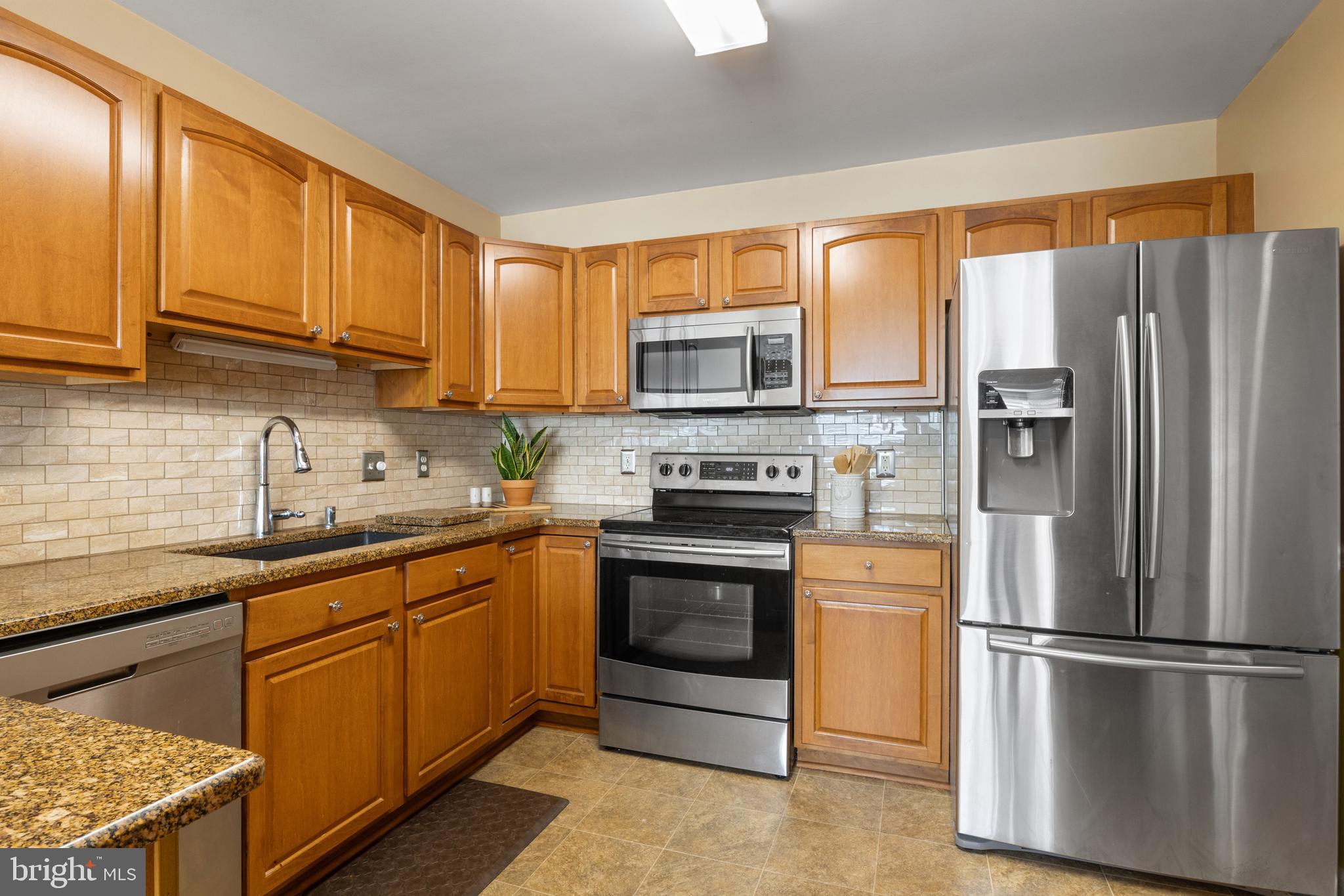 WHITE OAK MANOR - Residential