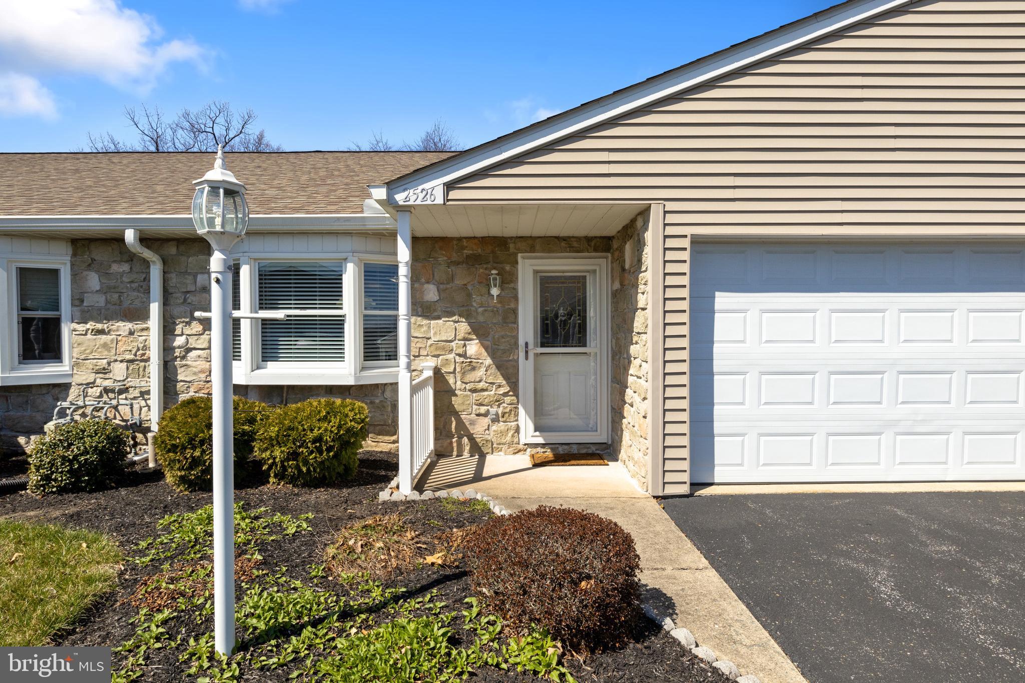 WHITE OAK MANOR - Residential