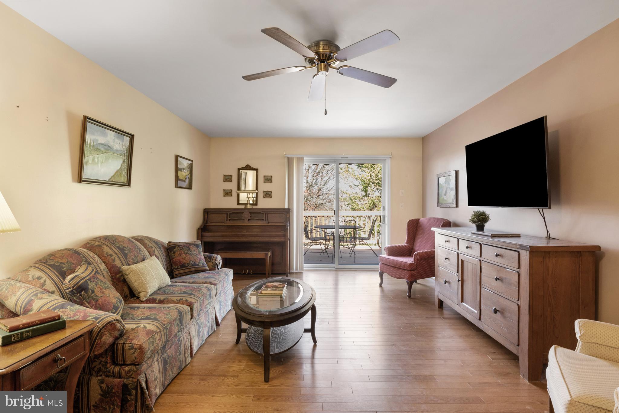 WHITE OAK MANOR - Residential