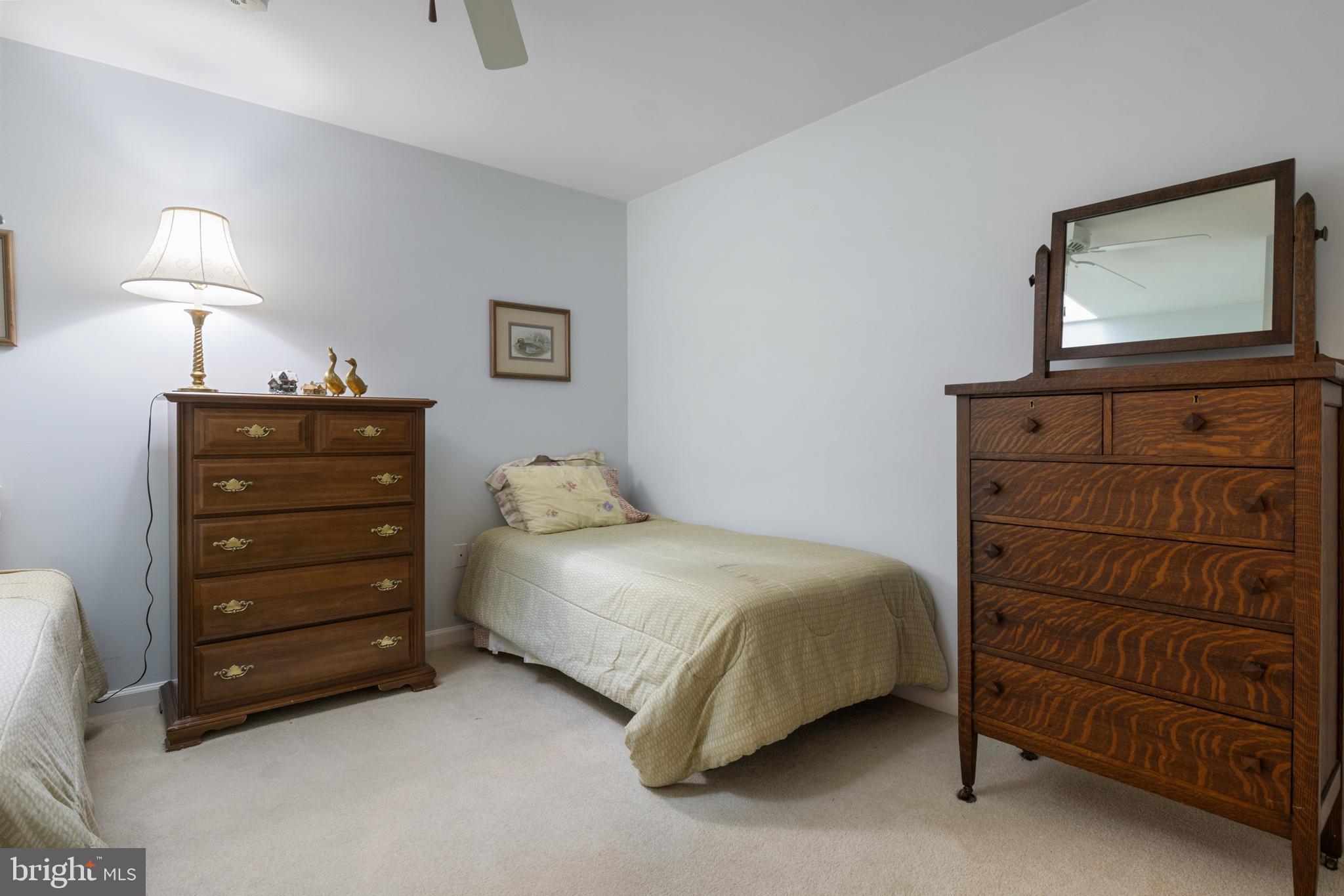 WHITE OAK MANOR - Residential