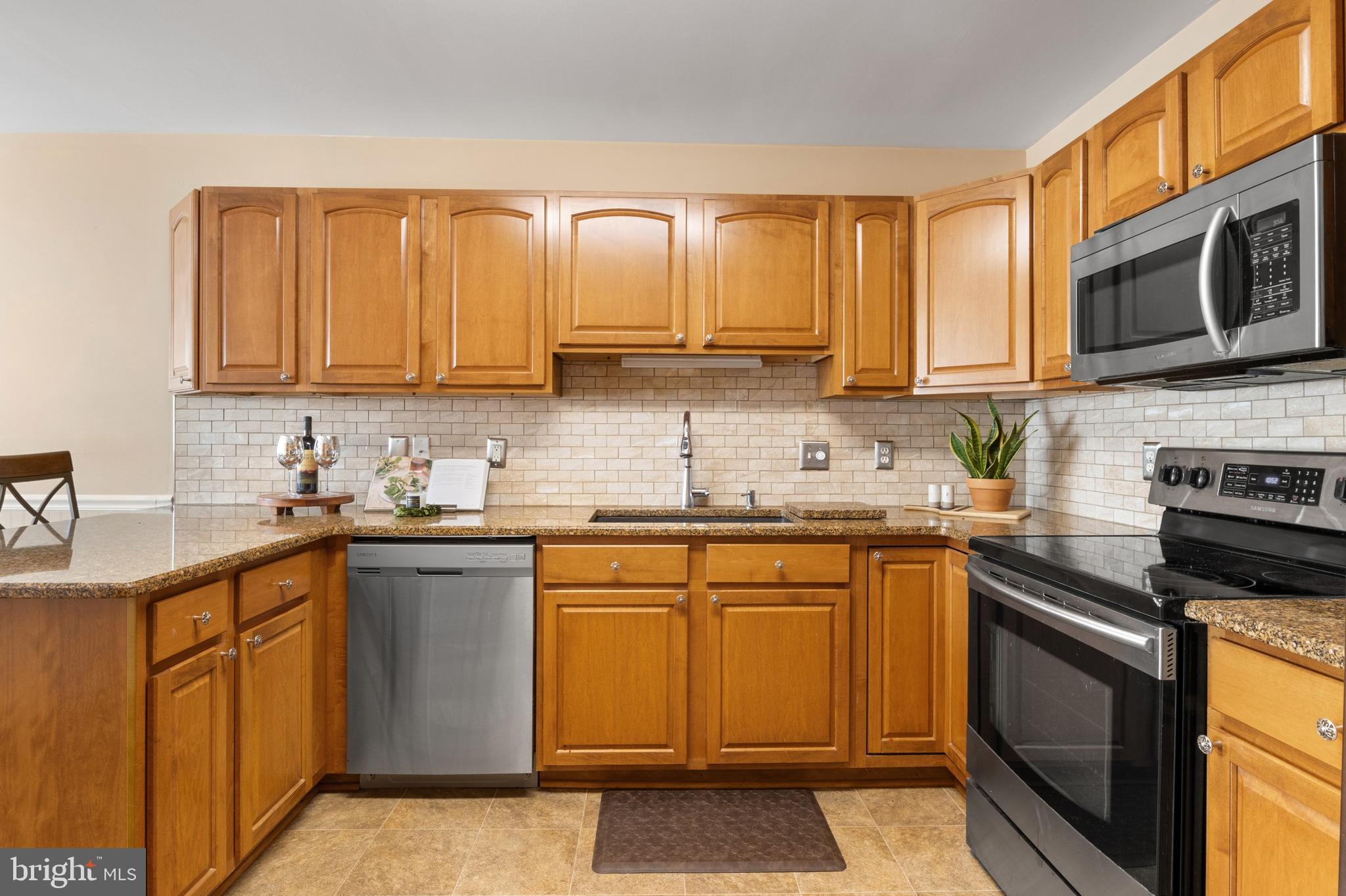 WHITE OAK MANOR - Residential