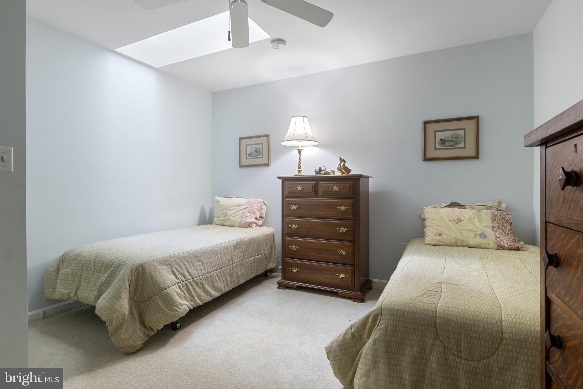 WHITE OAK MANOR - Residential