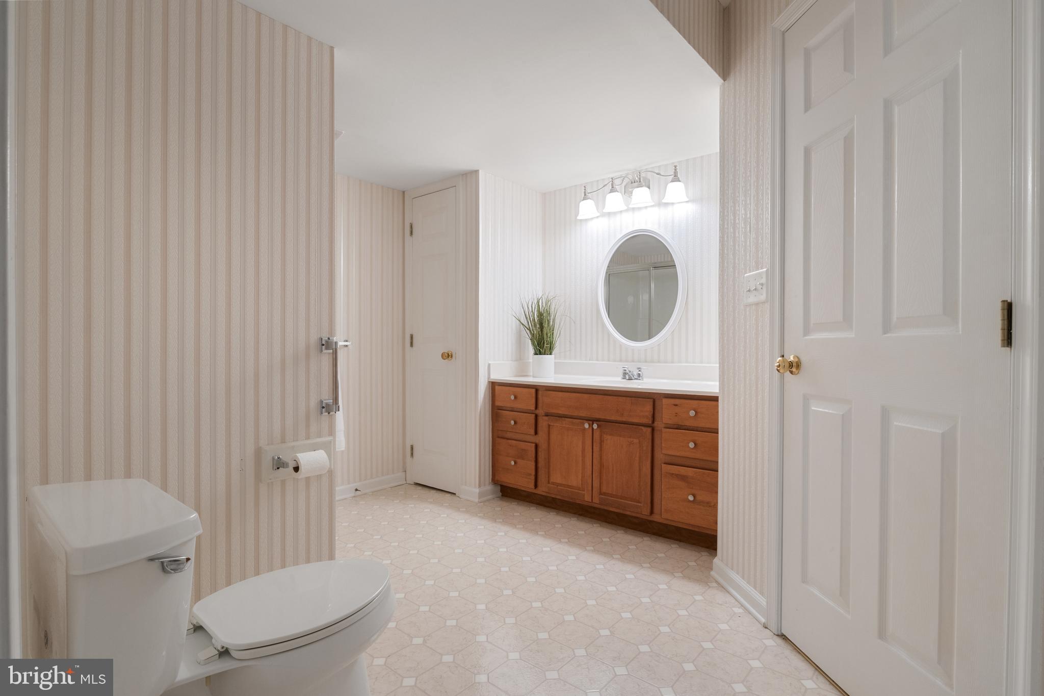 WHITE OAK MANOR - Residential