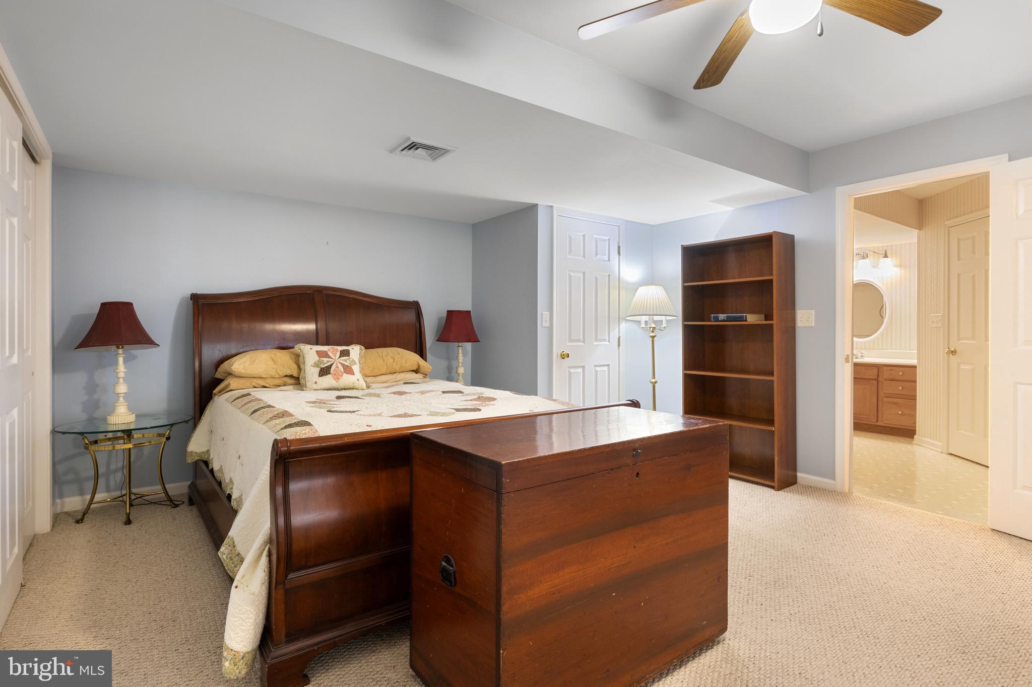 WHITE OAK MANOR - Residential