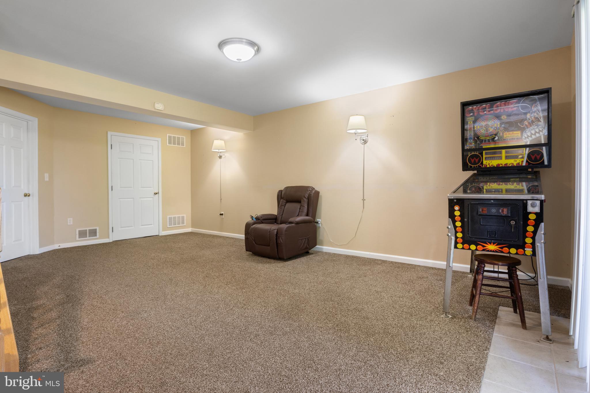 WHITE OAK MANOR - Residential