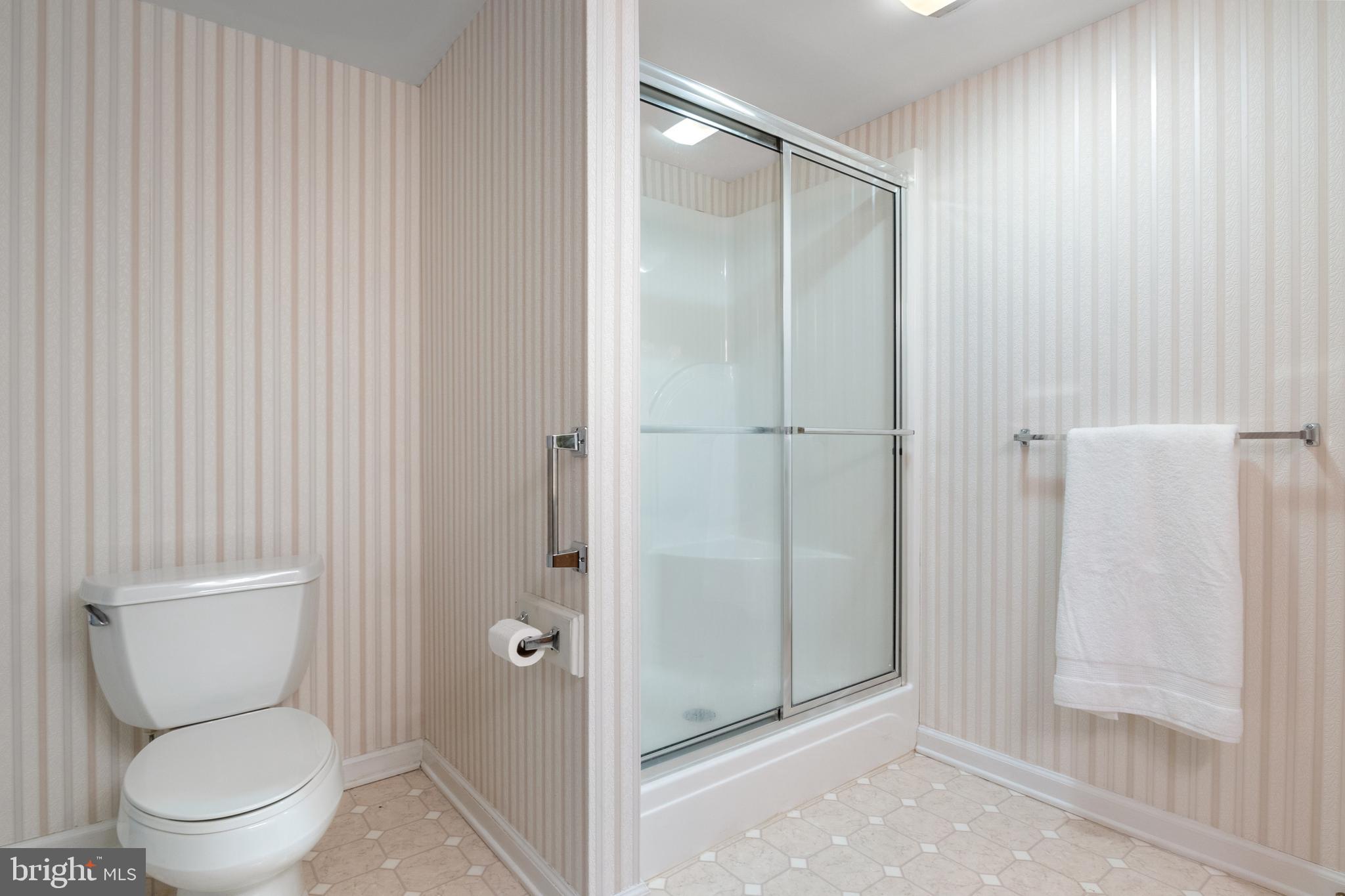 WHITE OAK MANOR - Residential