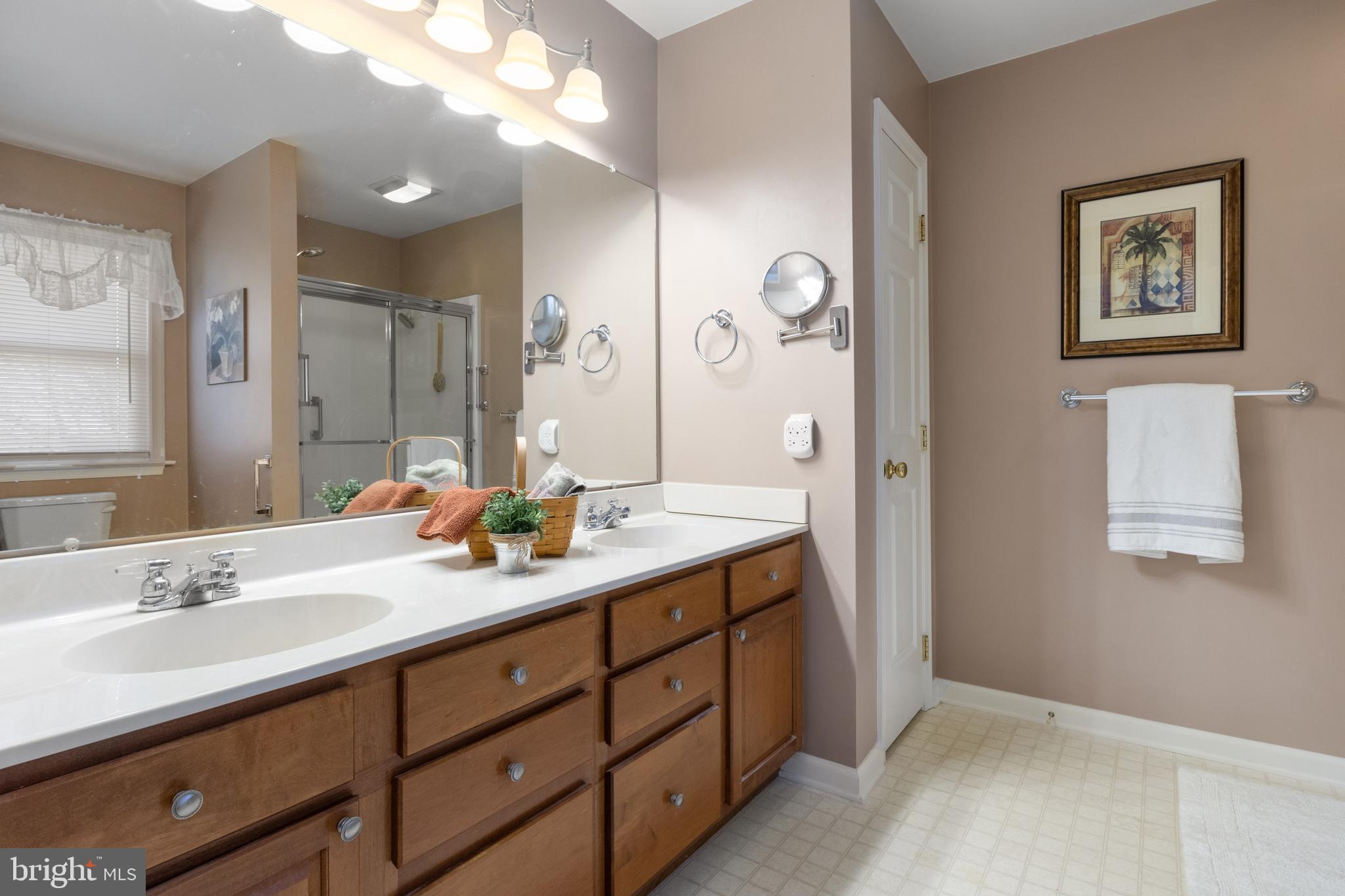 WHITE OAK MANOR - Residential