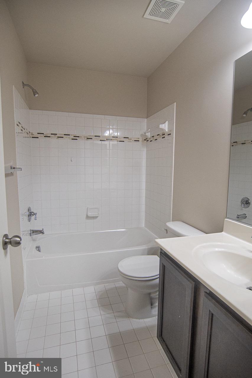 TRIANGLE HIGHLANDS CONDO - Residential Lease