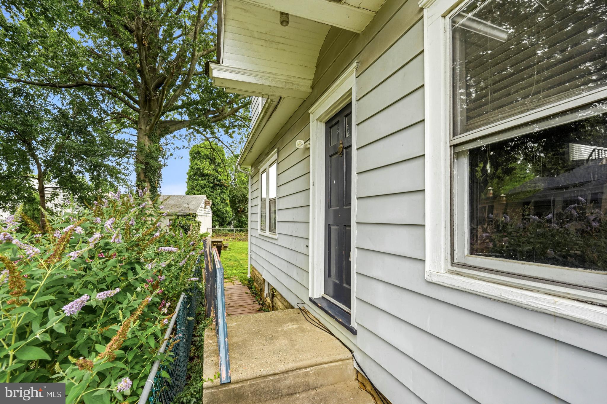 3 RIDGEWAY AVENUE