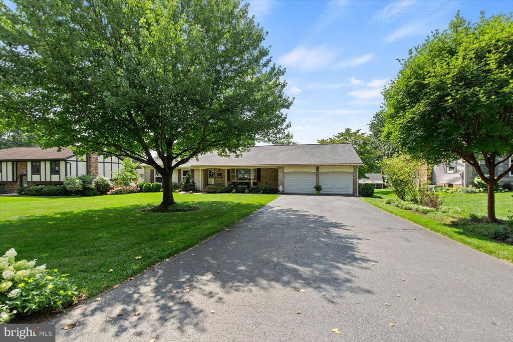 Photo of 50 W ROSEVILLE RD, LANCASTER, PA 17601 (MLS # PALA2038910)