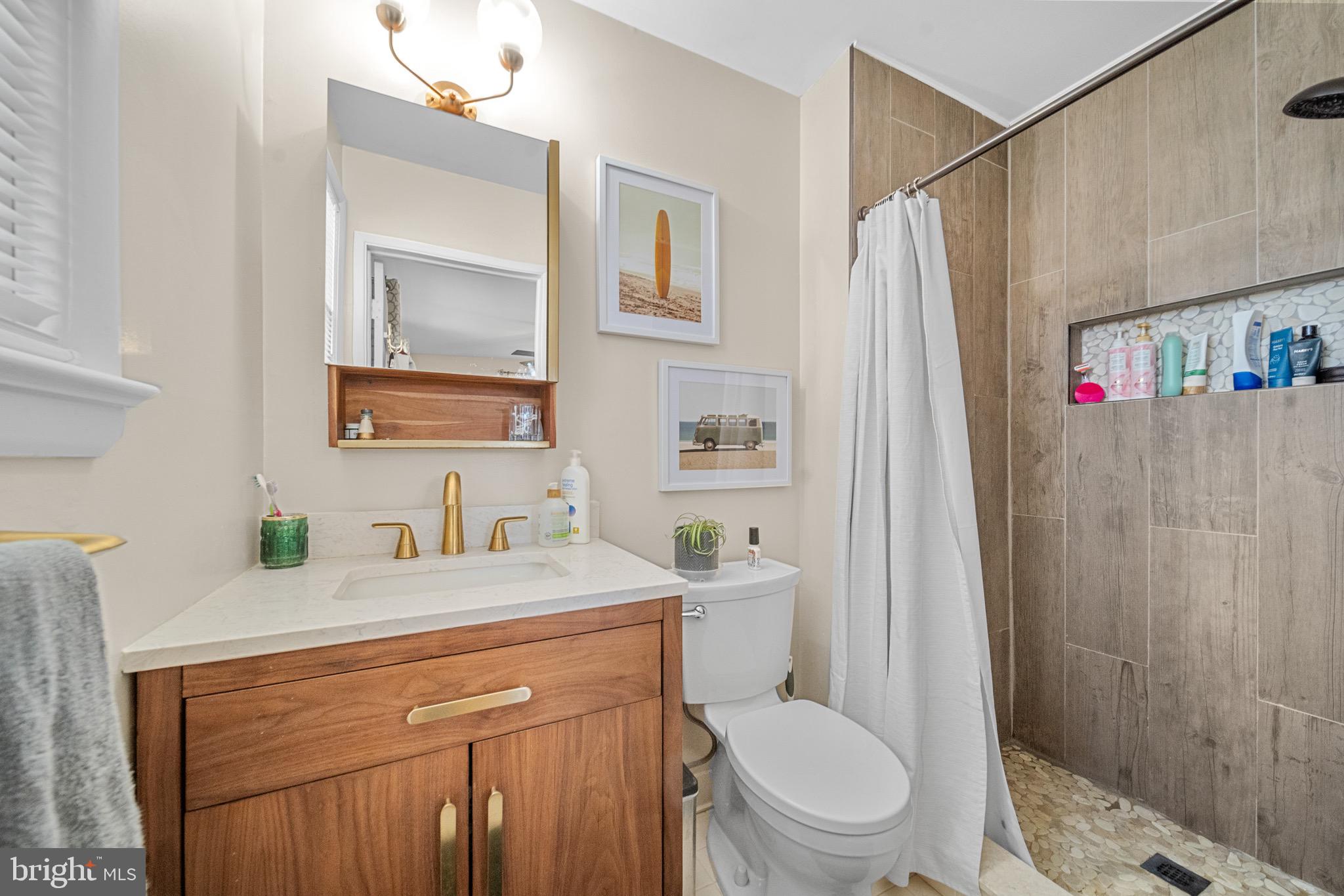 COUNTRY CLUB MANOR - Residential