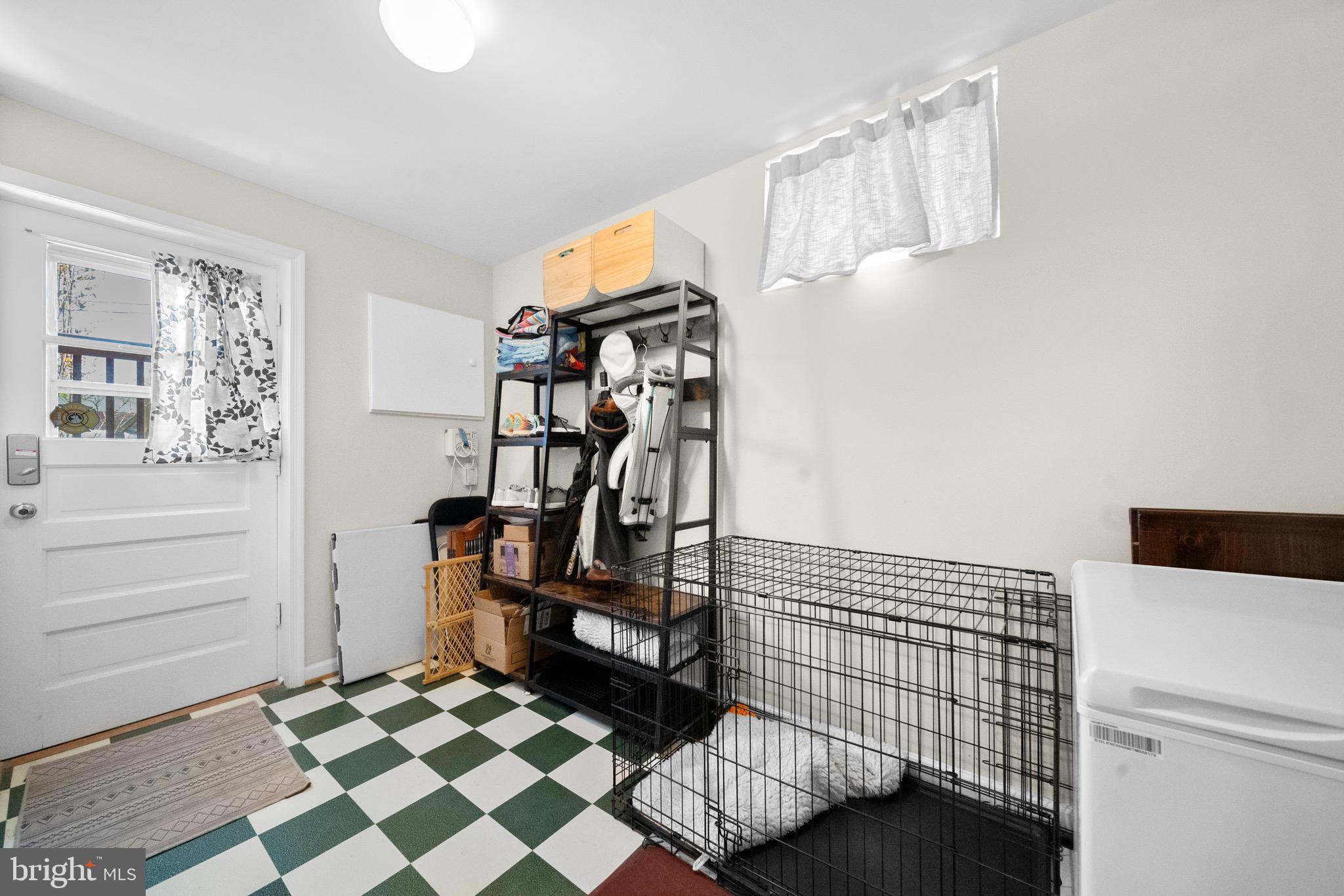 COUNTRY CLUB MANOR - Residential