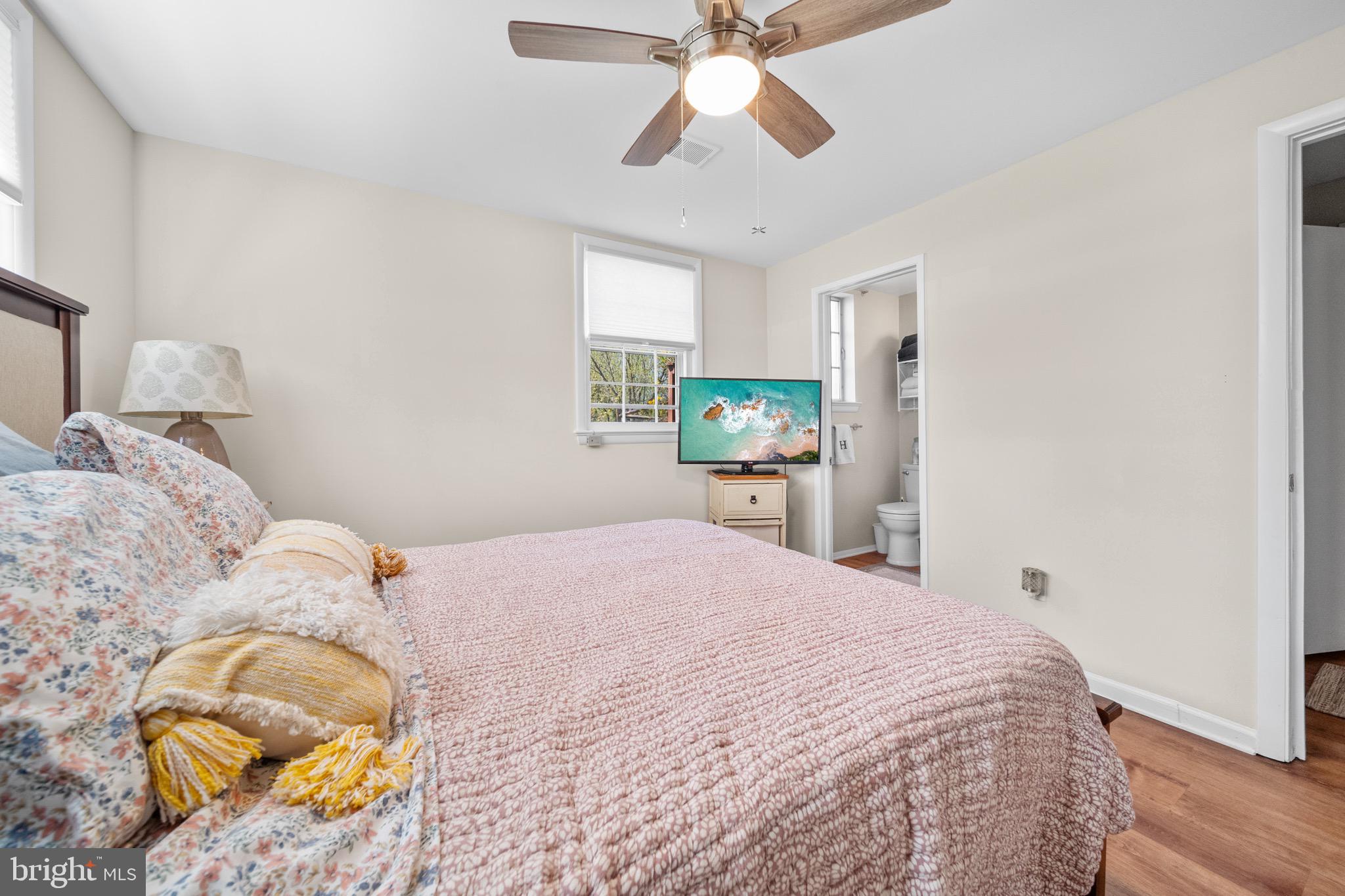 COUNTRY CLUB MANOR - Residential