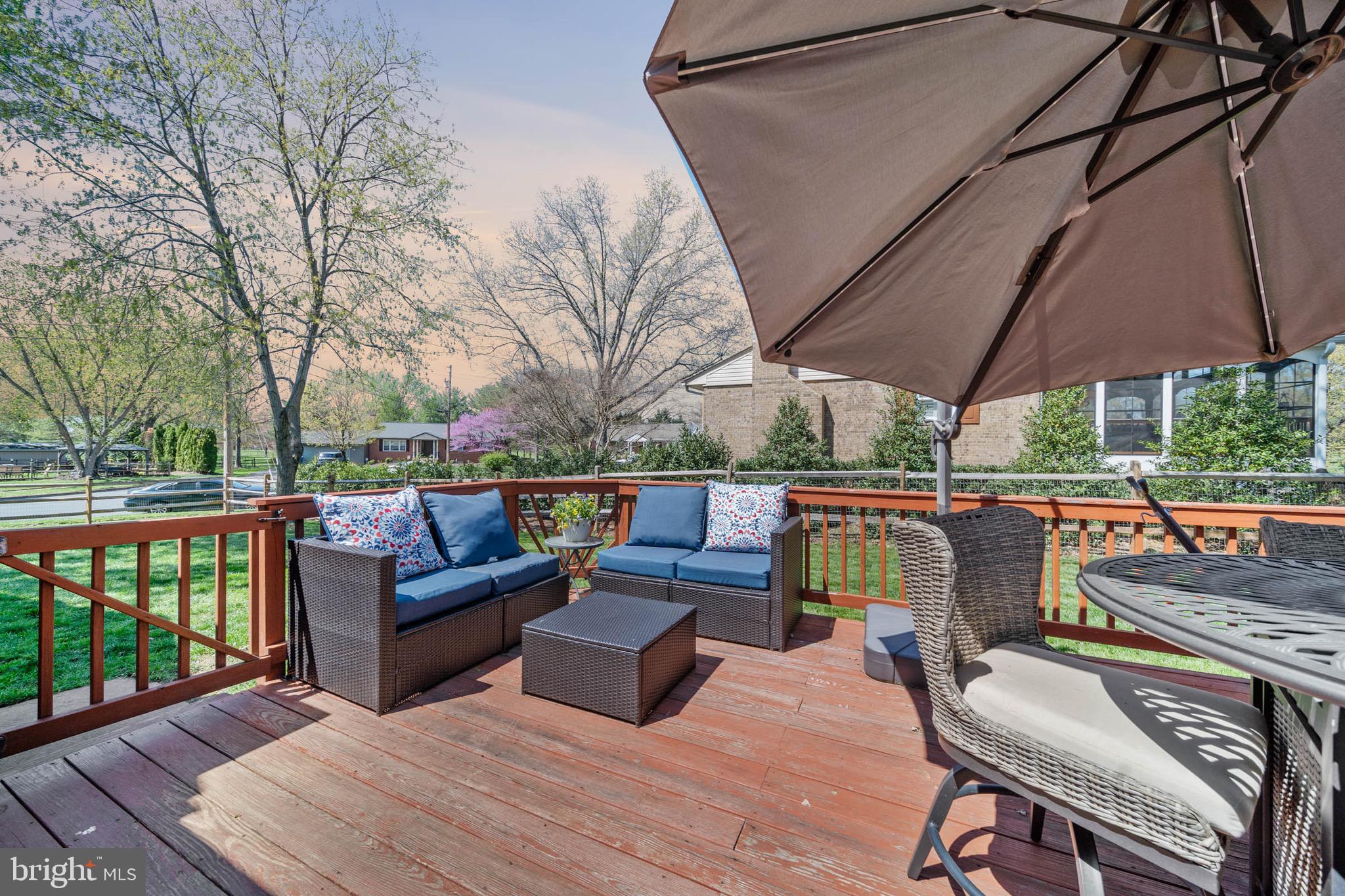 COUNTRY CLUB MANOR - Residential